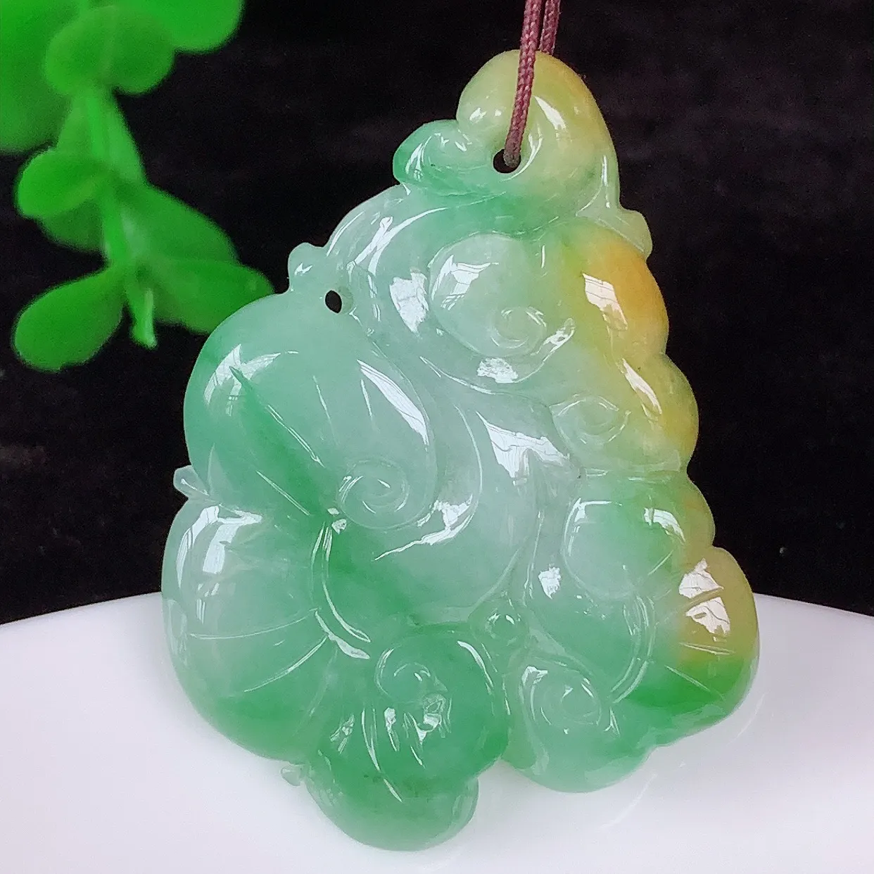 自然光实拍，冰糯种双彩黄加绿翡翠如意吊坠，翡翠如意，上身效果非常美，饱满大气，工艺美，万事如意，如意一生 #87.22