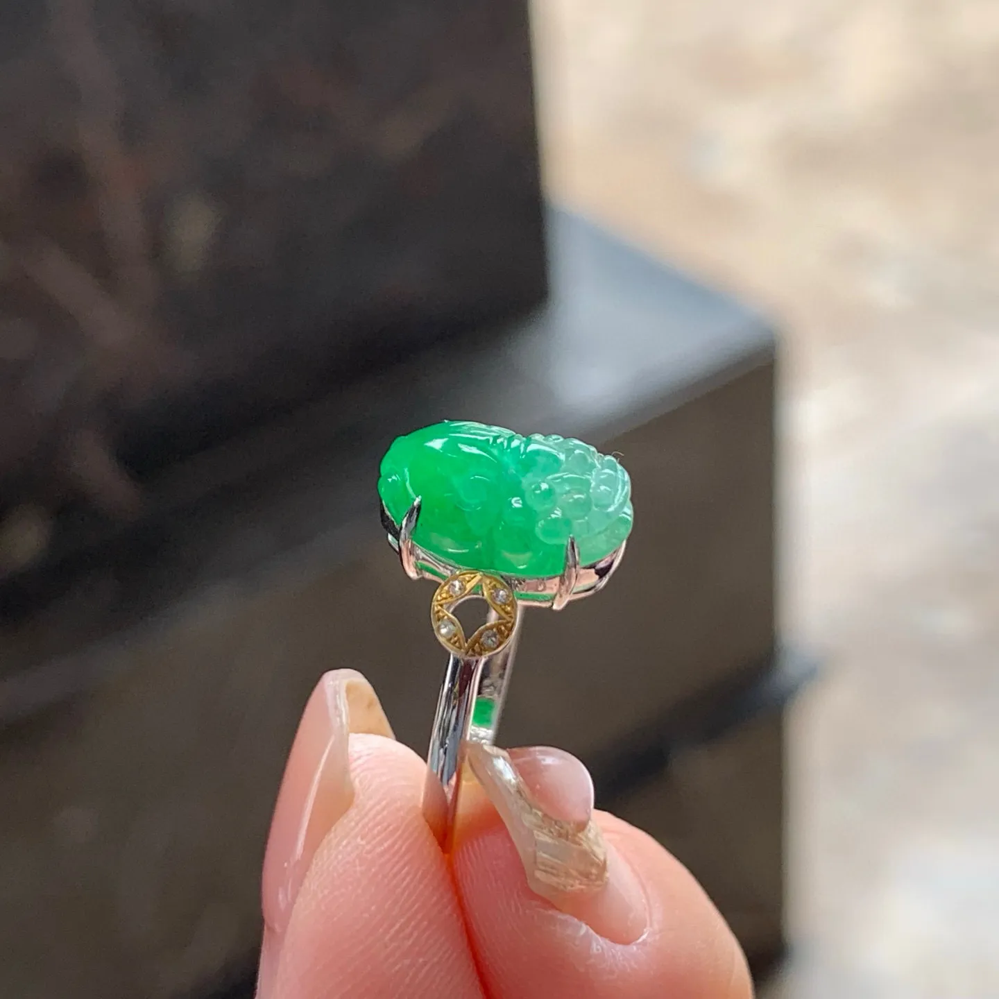 阳绿貔貅戒指
真金镶嵌 精致