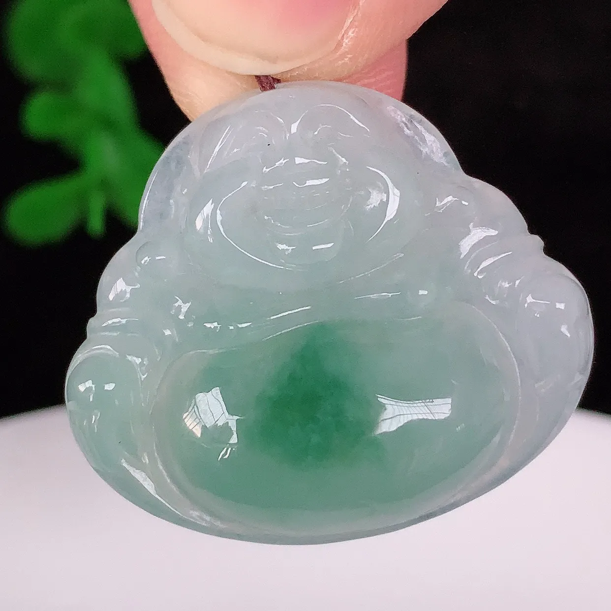 自然光实拍，冰润冰飘花翡翠佛公吊坠，饱满， 佛公亦保平安，寓意有福（佛公）相伴，配戴优雅迷人！#57.20