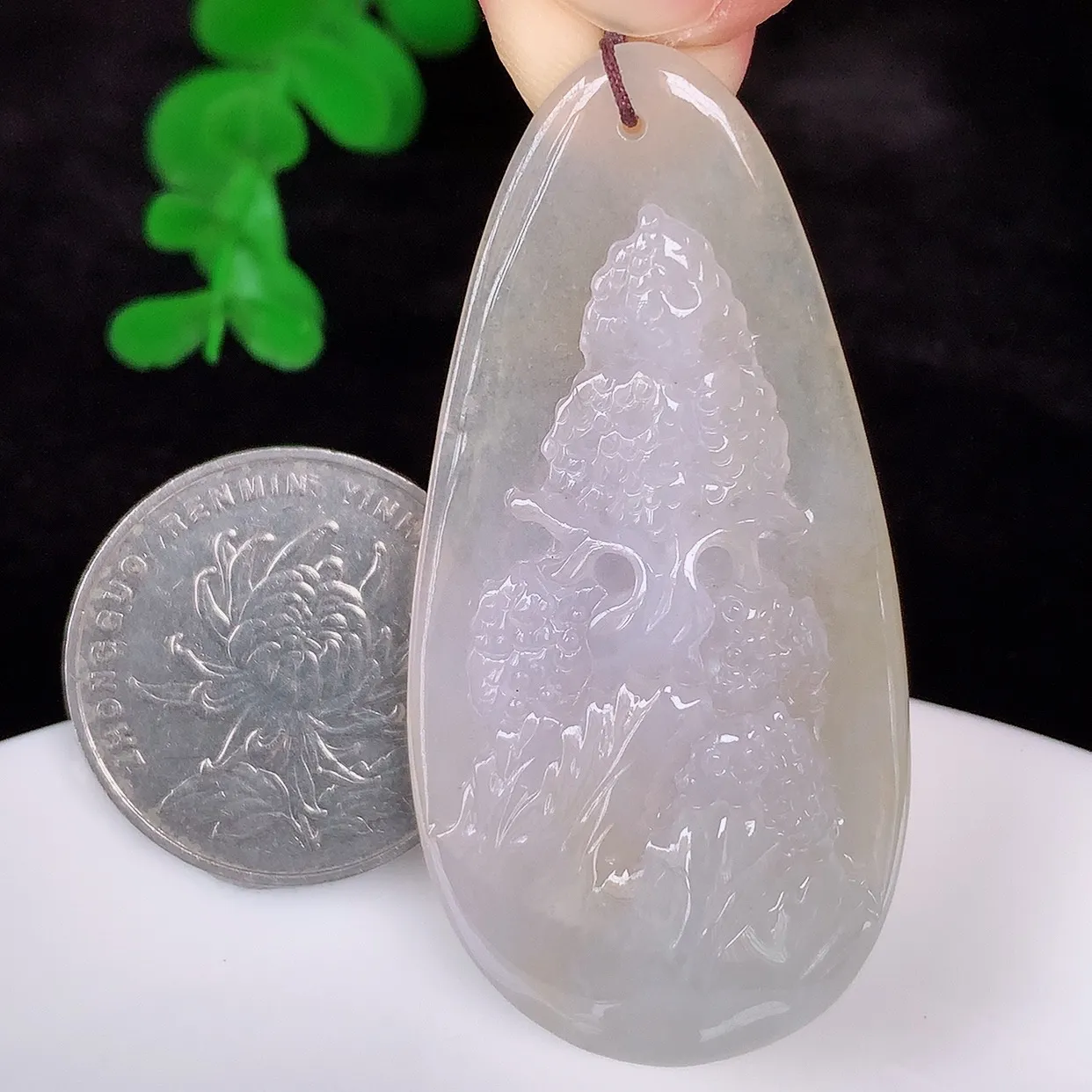 自然光实拍，冰润冰种黄翡翡翠山水牌吊坠，翡翠山水，立体生动形象，山水素材布局合理，意境感佳，佩戴上身效果更高贵 #60.22