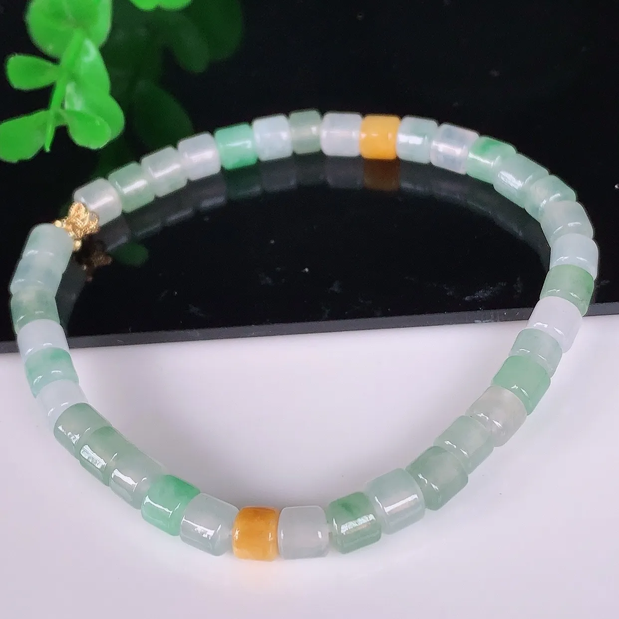 自然光实拍，冰润冰种多彩翡翠路路通手串手链，种老水足，冰清玉润  颜色漂亮  #46.20取一尺寸4*5mm