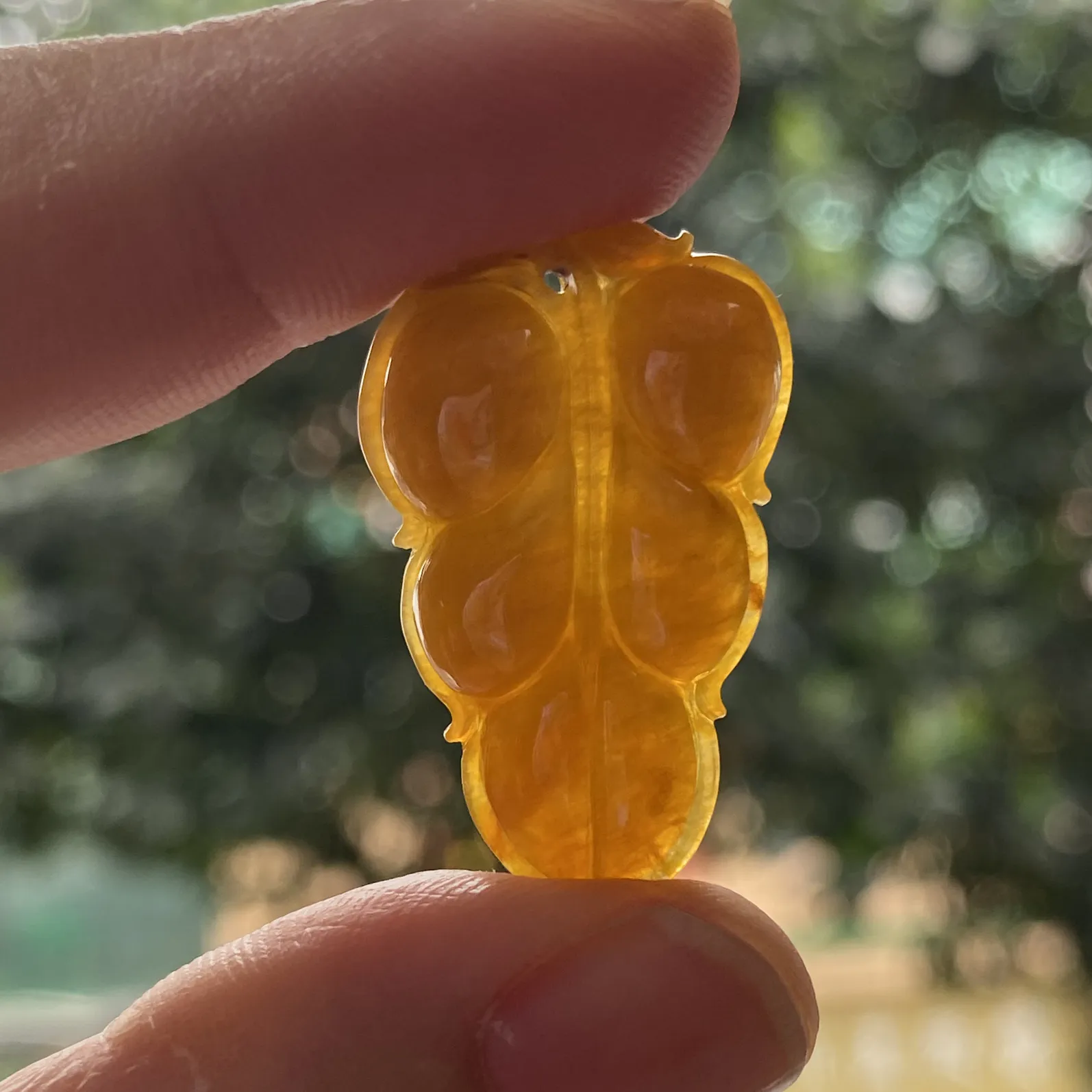 推荐【黄翡福叶】无纹裂，水润冰透，细腻，品相佳～～31*19*5.8