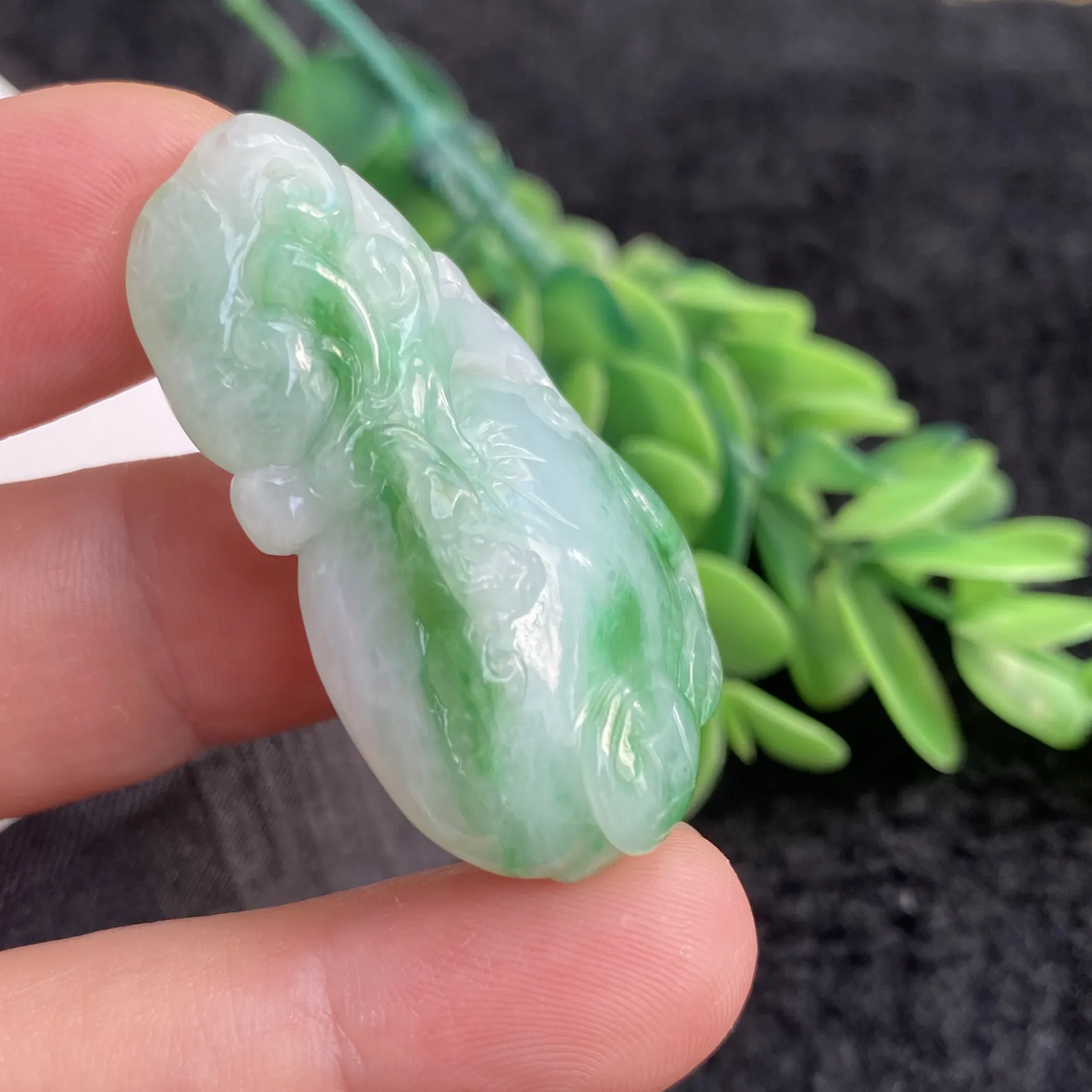 推荐【阳绿福桃】特色雕，色阳，天然石头纹理，42*25*12
