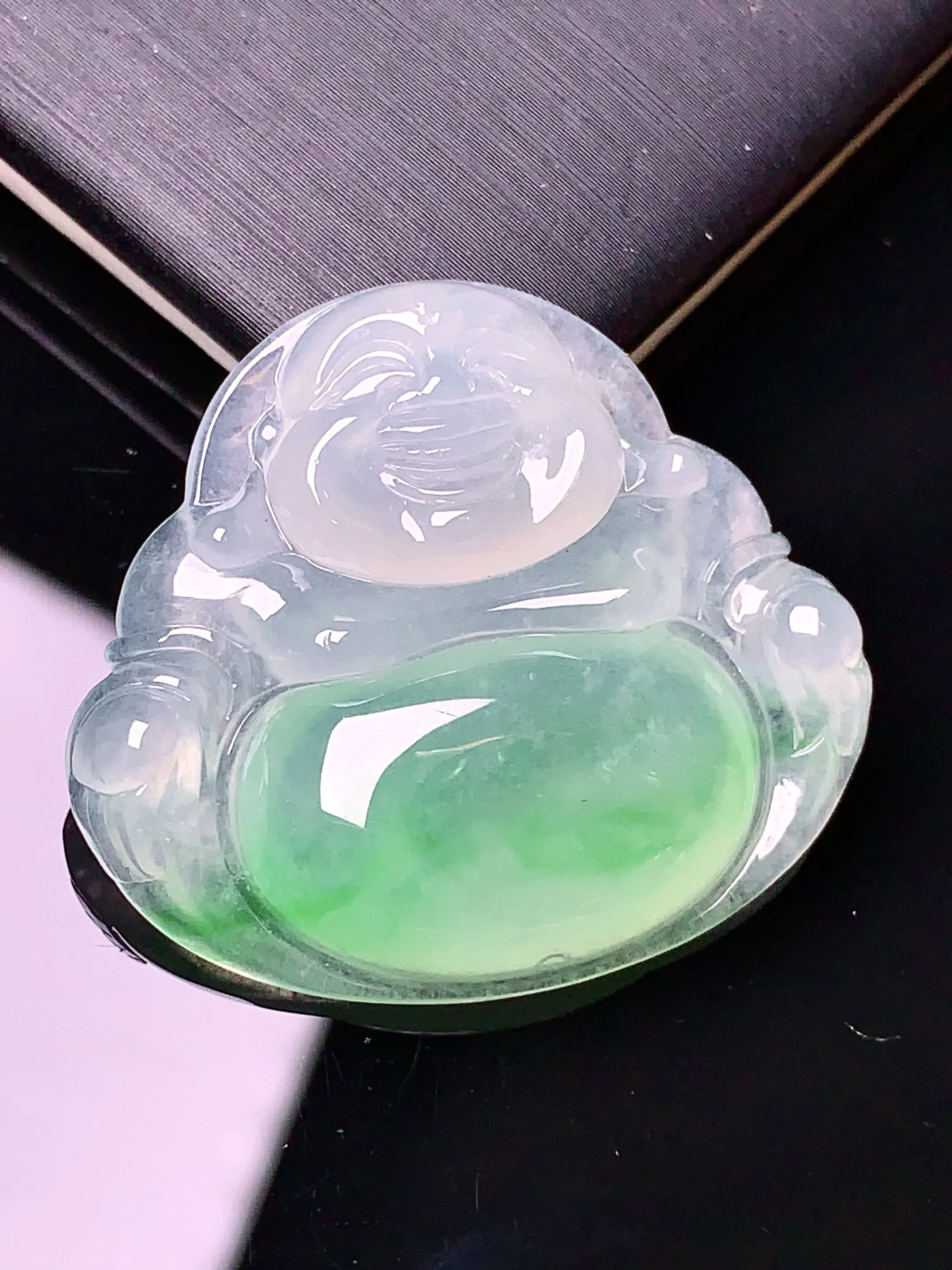 冰种飘绿福瓜吊坠 玉质细腻 色泽艳丽 整体尺寸28*31.5*5.8