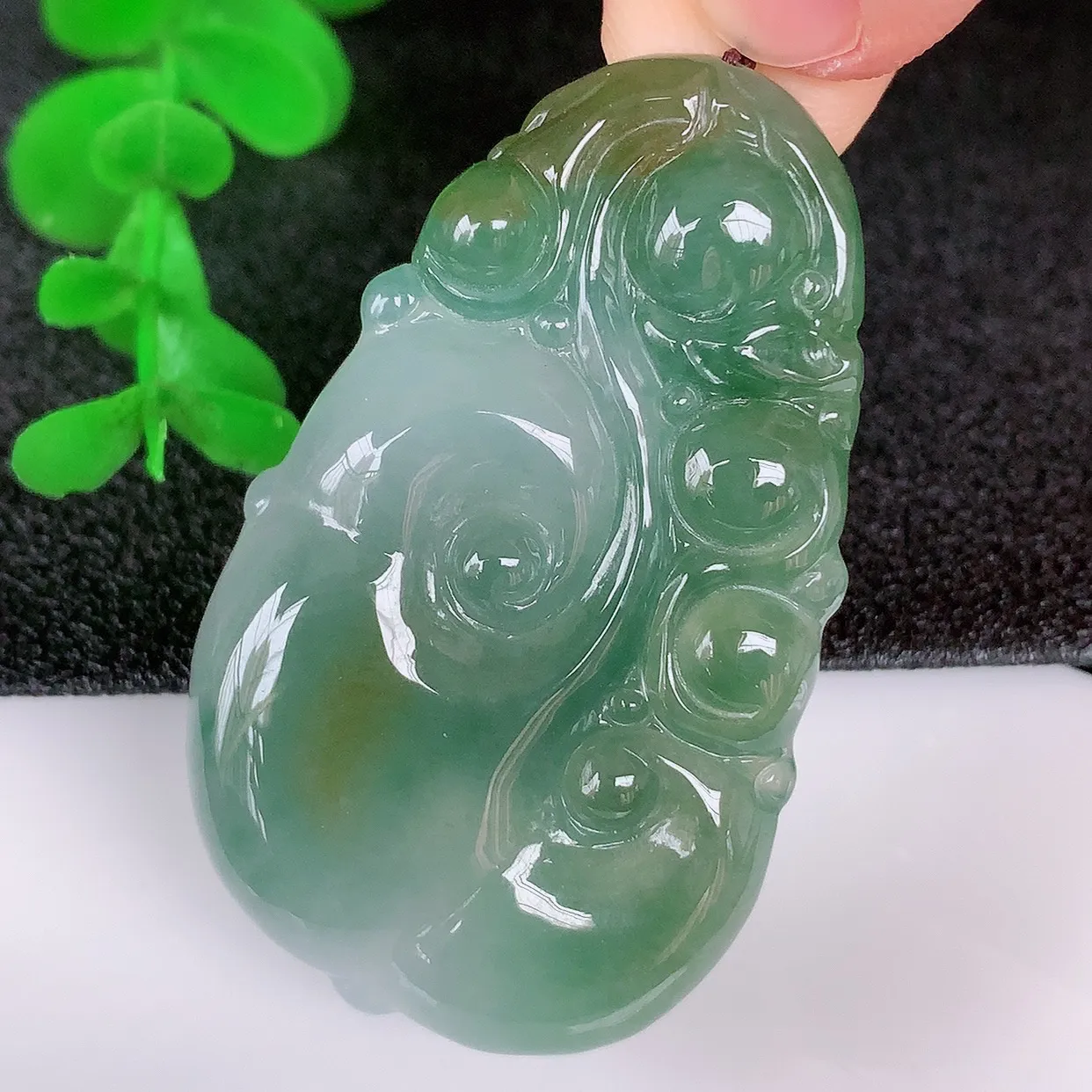 自然光实拍，冰润冰双彩黄加绿翡翠如意吊坠，翡翠如意，上身效果非常美，饱满大气，工艺美，万事如意，如意一生 #01.22