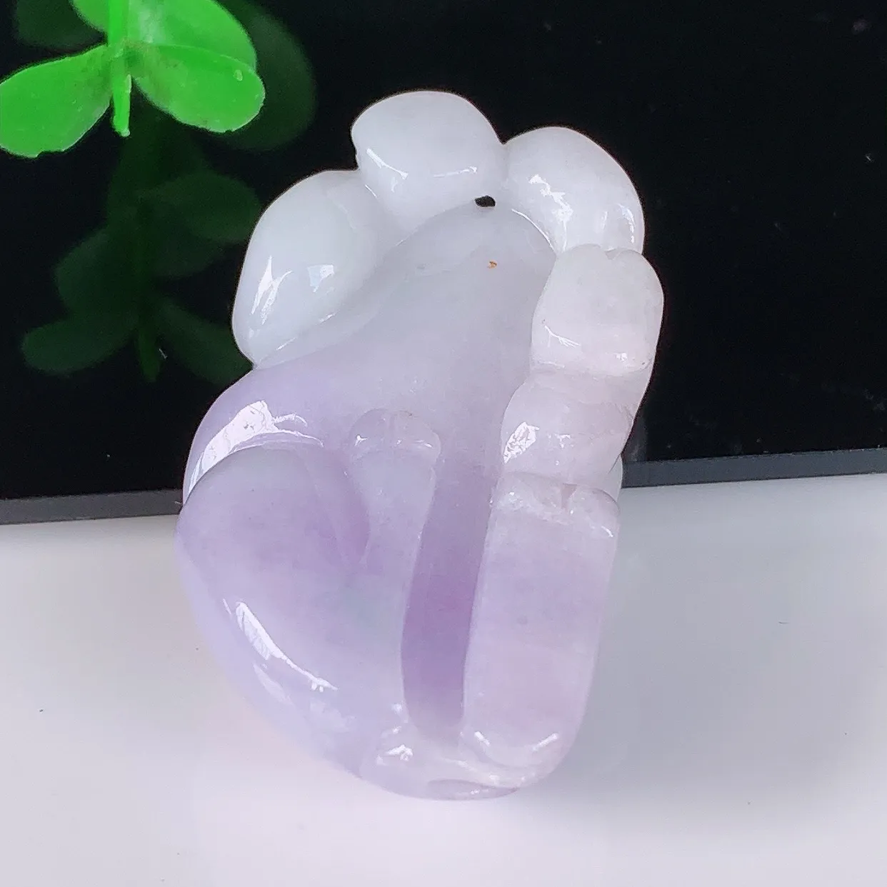 自然光实拍，冰润冰糯种紫罗兰翡翠生肖牛吊坠，牛气冲天，种老水足，翠色灵动，寓意美好，佩戴时尚出众！#41.20