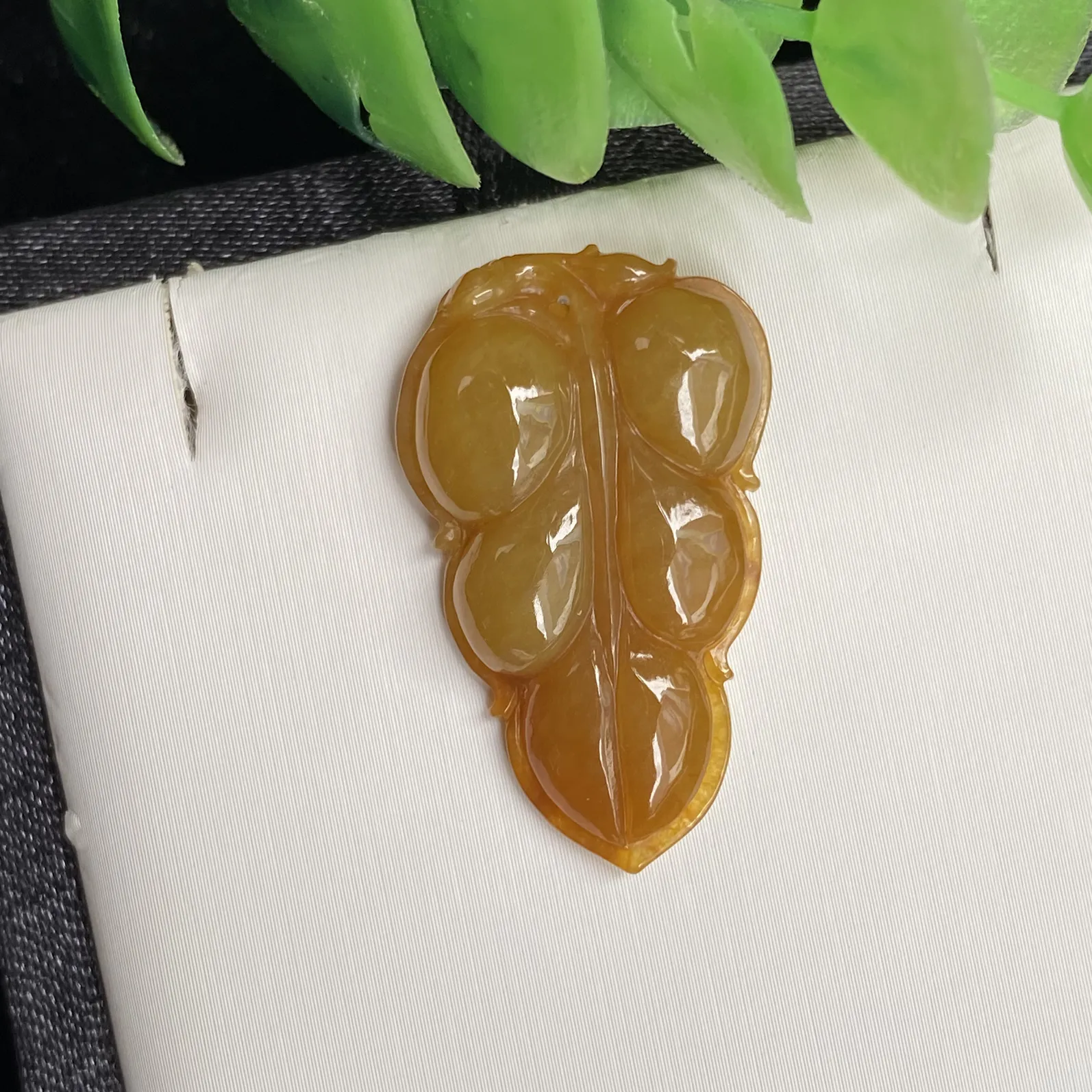 推荐【黄翡福叶】无纹裂，水润冰透，细腻，品相佳～～31*19*5.8