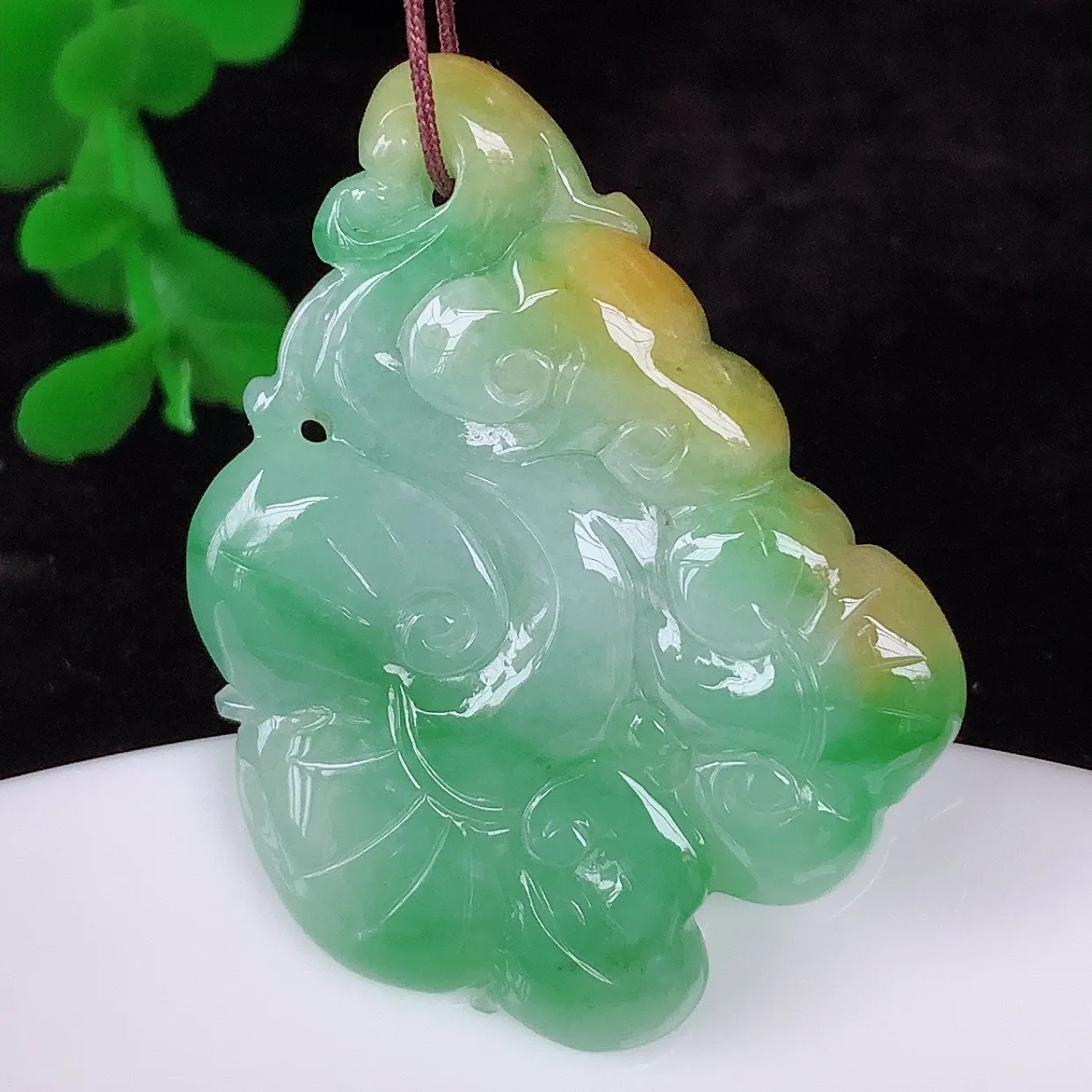 自然光实拍，冰糯种双彩黄加绿翡翠如意吊坠，翡翠如意，上身效果非常美，饱满大气，工艺美，万事如意，如意一生 #87.22