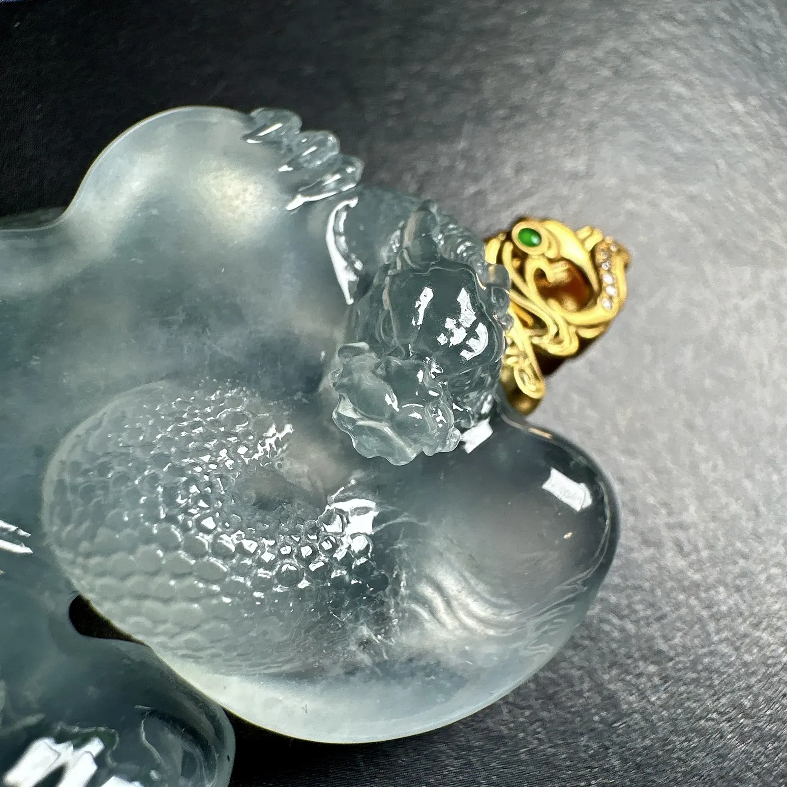 【蟠龙】传说中的白月光、茅台白，冰感十足，晶莹剔透，起光起的很美，厚装大件，高品质随形，名师工艺，收藏品质，裸高56mm。