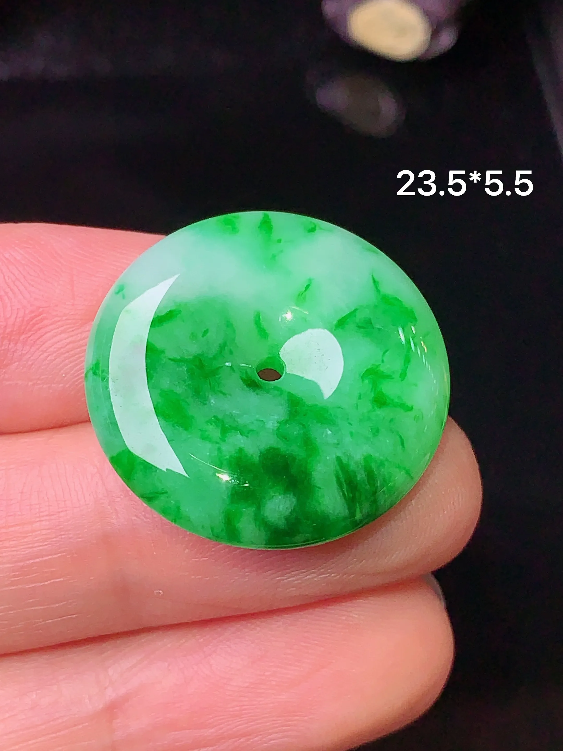 飘绿平安扣吊坠 玉质细腻 色泽艳丽 整体尺寸23.5*5.5