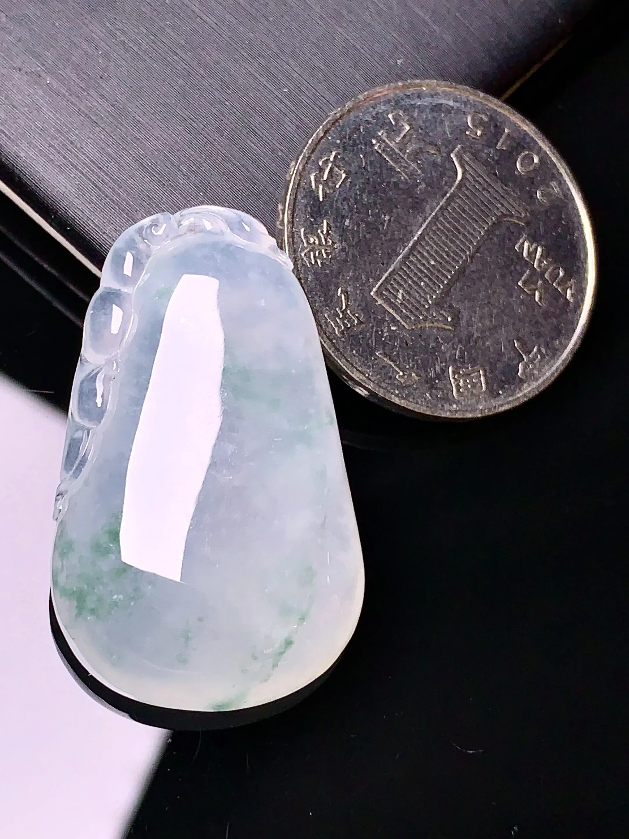 冰种福瓜吊坠 玉质细腻 色泽艳丽 整体尺寸33.6*20.5*8.5