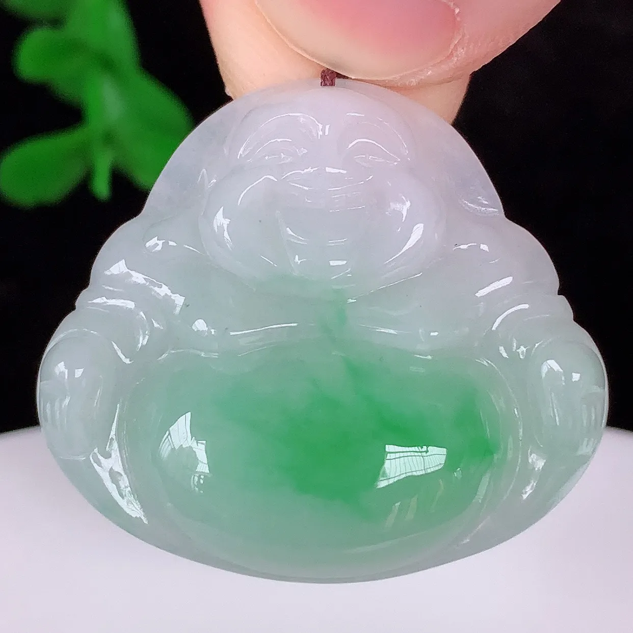 自然光实拍，冰润冰糯种飘阳绿翡翠佛公吊坠，饱满， 佛公亦保平安，寓意有福（佛公）相伴，配戴优雅迷人！