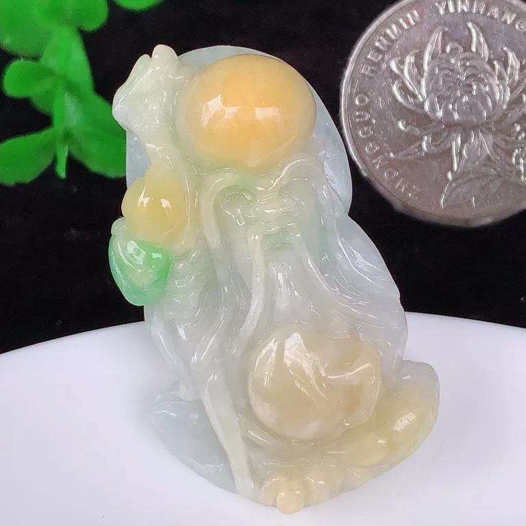 自然光实拍，冰润冰糯种双彩黄加绿翡翠寿星公吊坠，种老水足，翠色灵动，寓意美好，佩戴时尚出众！#87.22