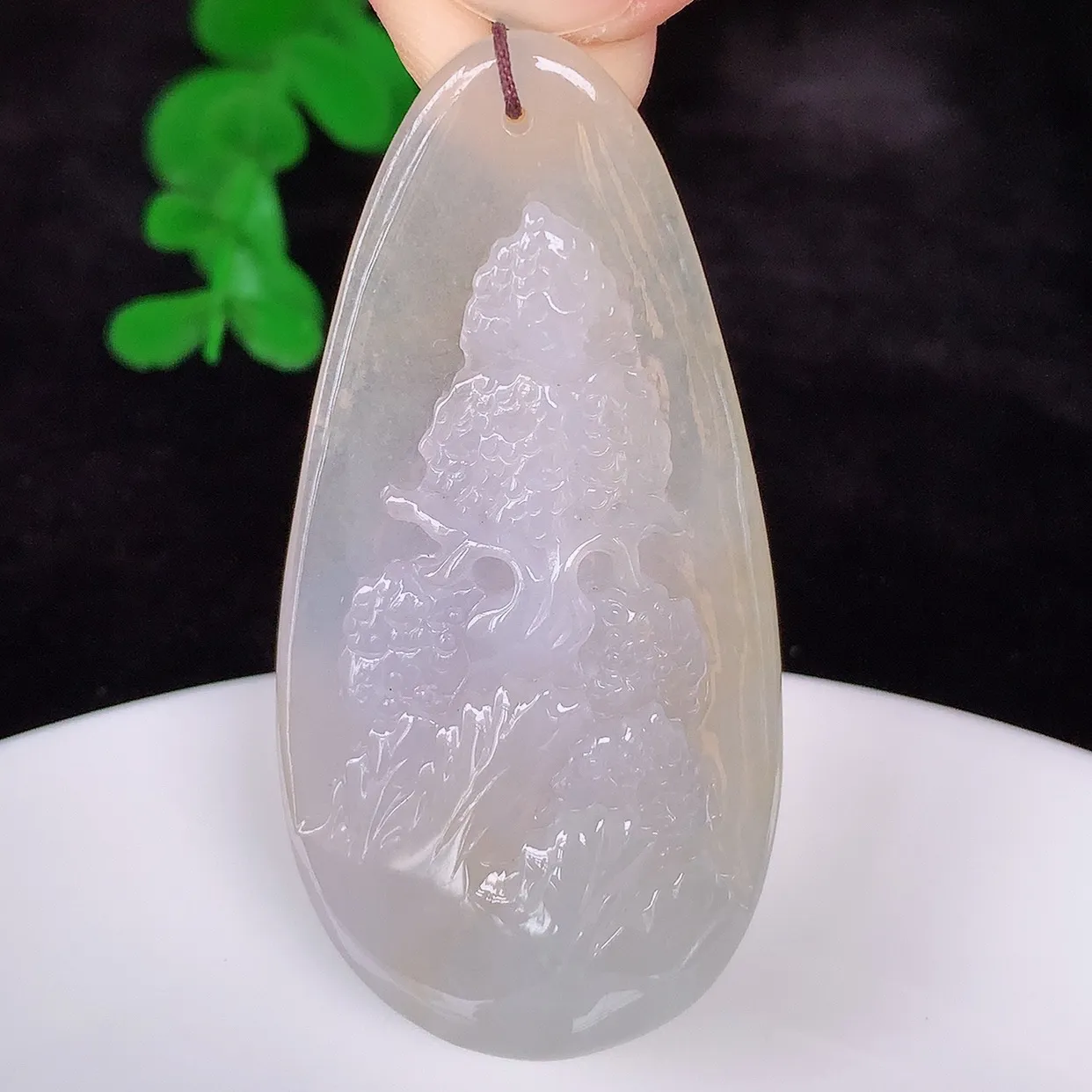 自然光实拍，冰润冰种黄翡翡翠山水牌吊坠，翡翠山水，立体生动形象，山水素材布局合理，意境感佳，佩戴上身效果更高贵 #60.22