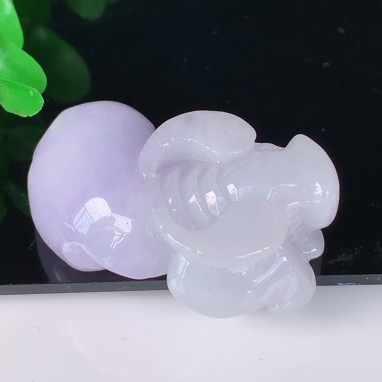 自然光实拍，冰润冰糯种紫罗兰翡翠生肖牛吊坠，牛气冲天，种老水足，翠色灵动，寓意美好，佩戴时尚出众！#41.20