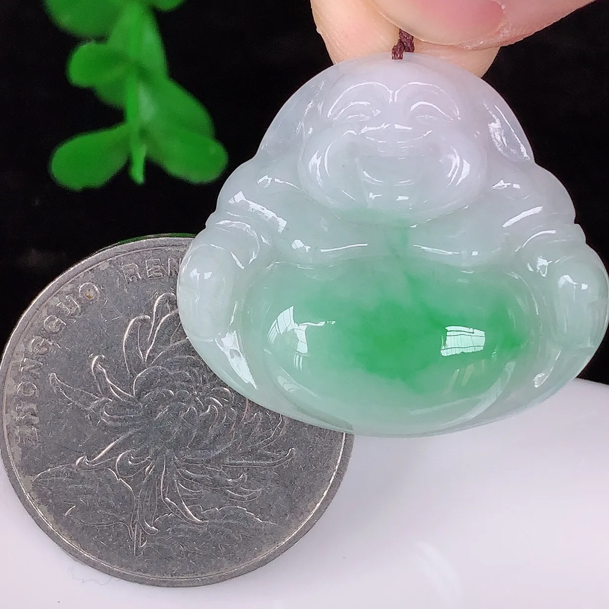 自然光实拍，冰润冰糯种飘阳绿翡翠佛公吊坠，饱满， 佛公亦保平安，寓意有福（佛公）相伴，配戴优雅迷人！#57.22