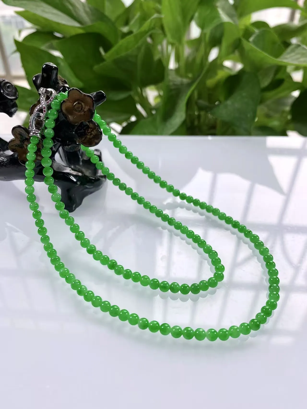 收藏级别，缅甸天然翡翠A货，卡4.2冰种起胶正阳绿小米珠微塔珠项链手链，尺寸：大珠4.2mm～小珠3