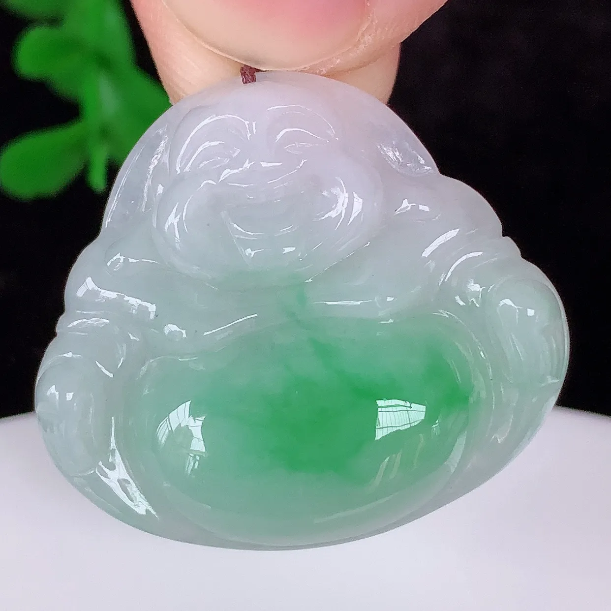 自然光实拍，冰润冰糯种飘阳绿翡翠佛公吊坠，饱满， 佛公亦保平安，寓意有福（佛公）相伴，配戴优雅迷人！