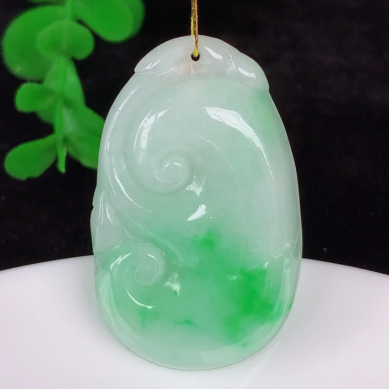 自然光实拍，冰糯种飘阳绿翡翠如意吊坠，翡翠如意，上身效果非常美，饱满大气，工艺美，万事如意，如意一生 #35.22