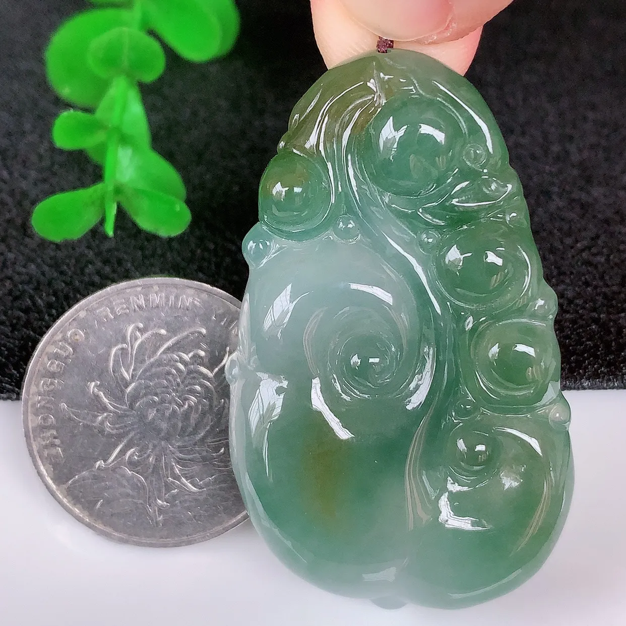 自然光实拍，冰润冰双彩黄加绿翡翠如意吊坠，翡翠如意，上身效果非常美，饱满大气，工艺美，万事如意，如意一生 #01.22