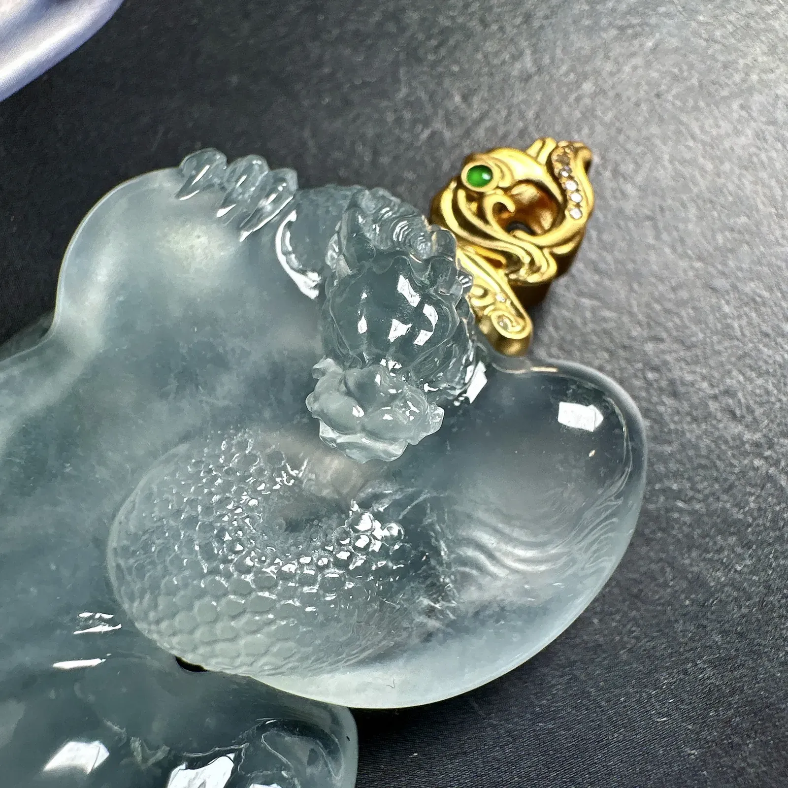 【蟠龙】传说中的白月光、茅台白，冰感十足，晶莹剔透，起光起的很美，厚装大件，高品质随形，名师工艺，收藏品质，裸高56mm。