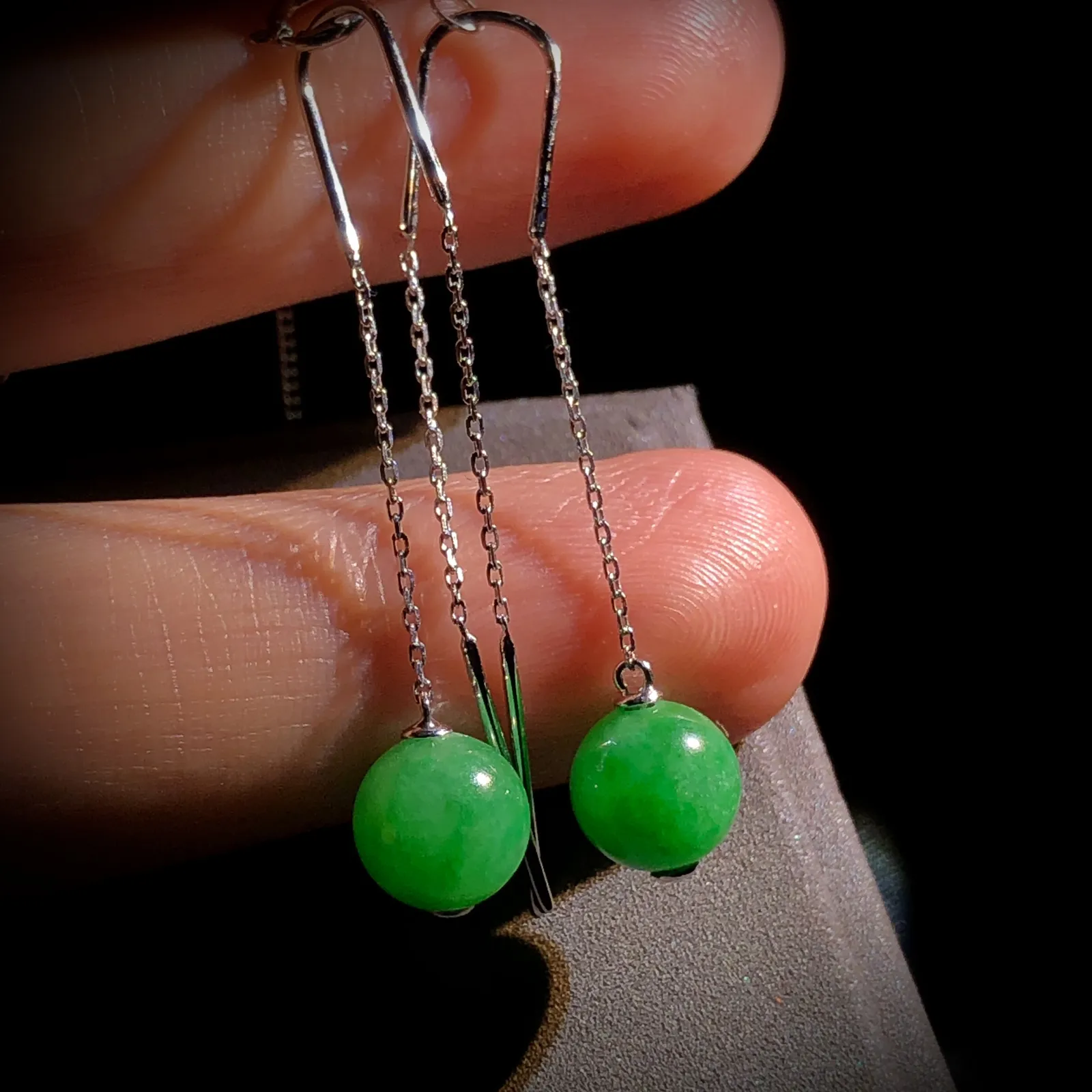 绿珠子耳线耳坠，直径7.8mm，18K金，