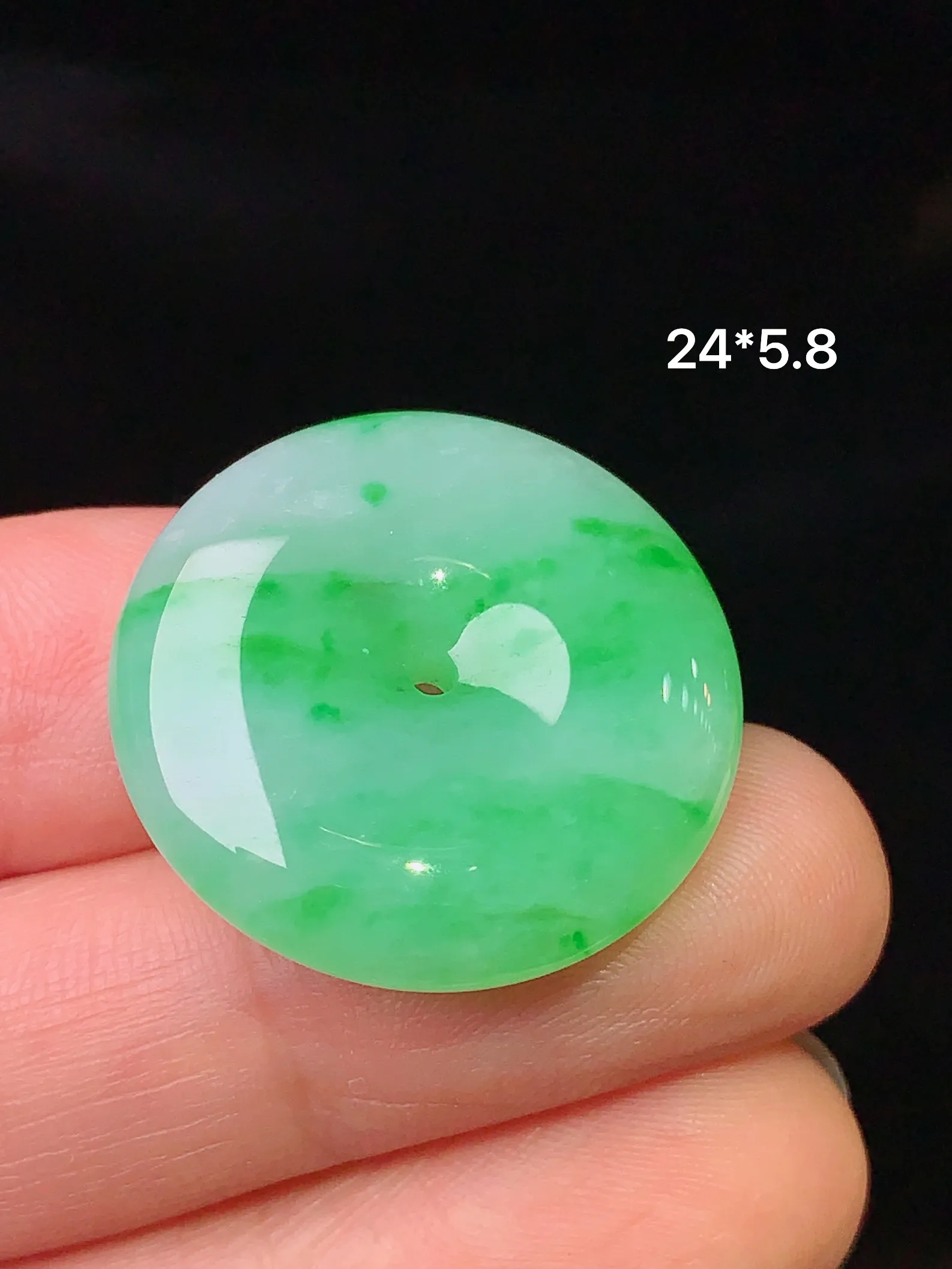 翠绿平安扣吊坠 玉质细腻 色泽清新艳丽 整体尺寸24*5.8