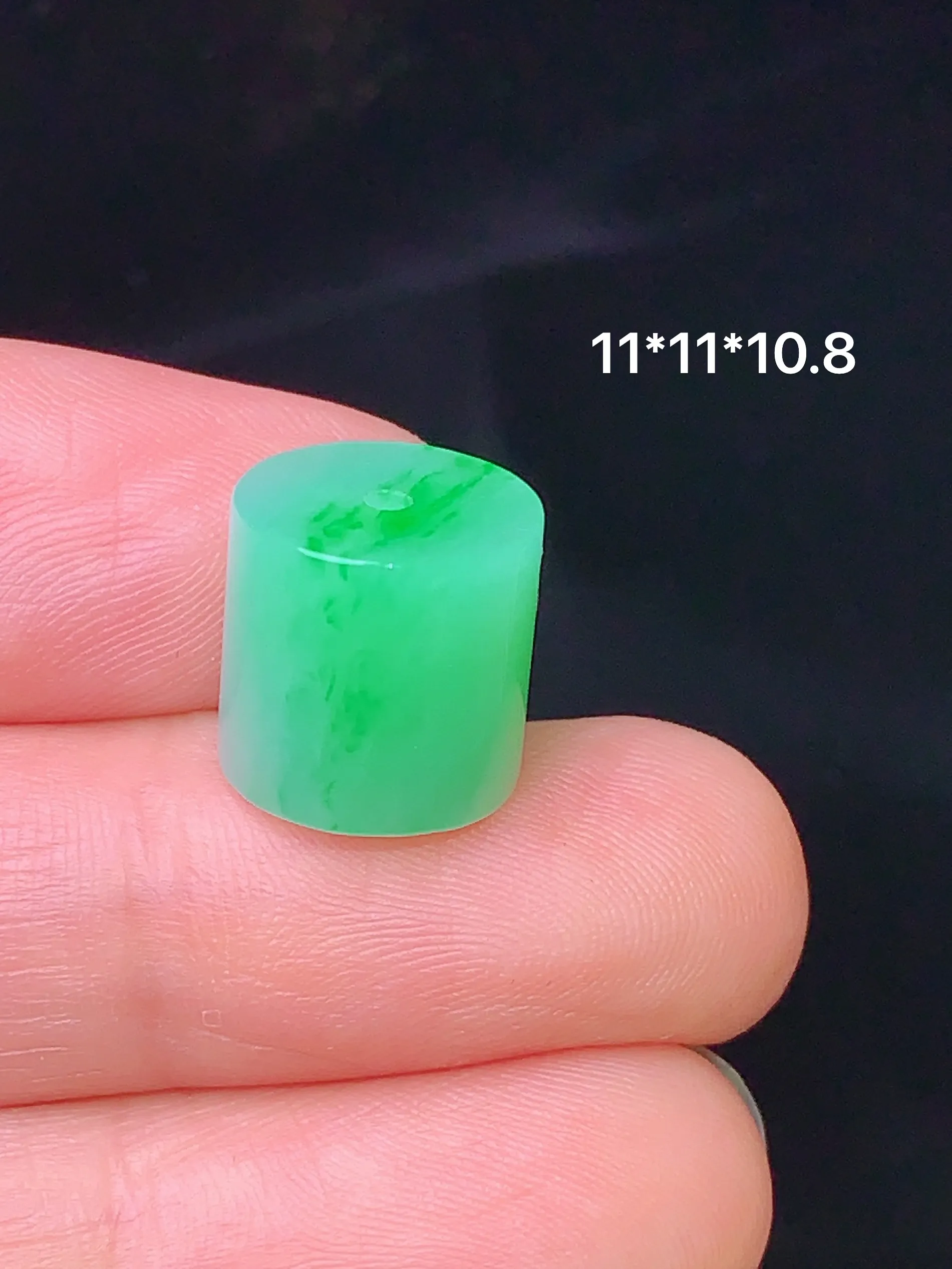 翠绿路路通吊坠 玉质细腻 色泽清新艳丽 整体尺寸11*11*10.8
