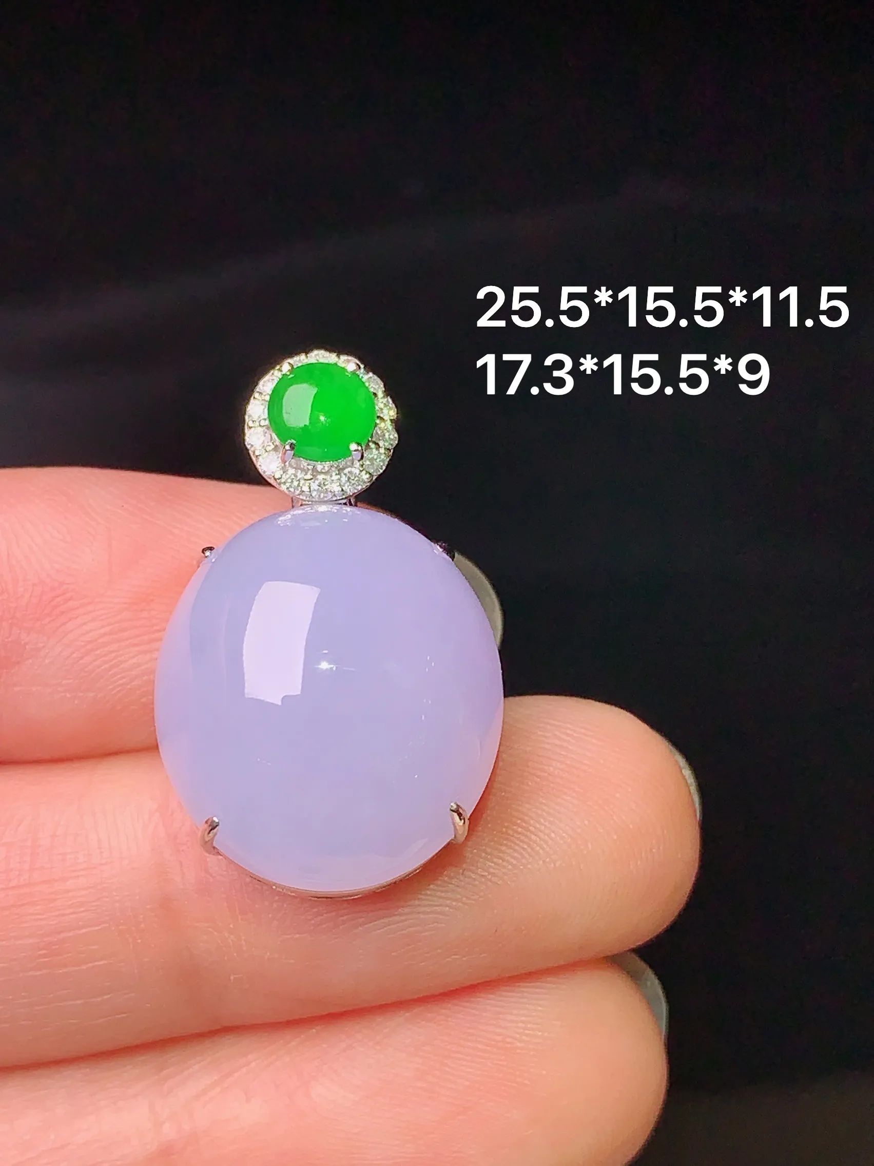 18k金钻镶嵌淡紫罗兰蛋面吊坠 玉质细腻 色泽清新艳丽 整体尺寸25.5*15.5*11.5