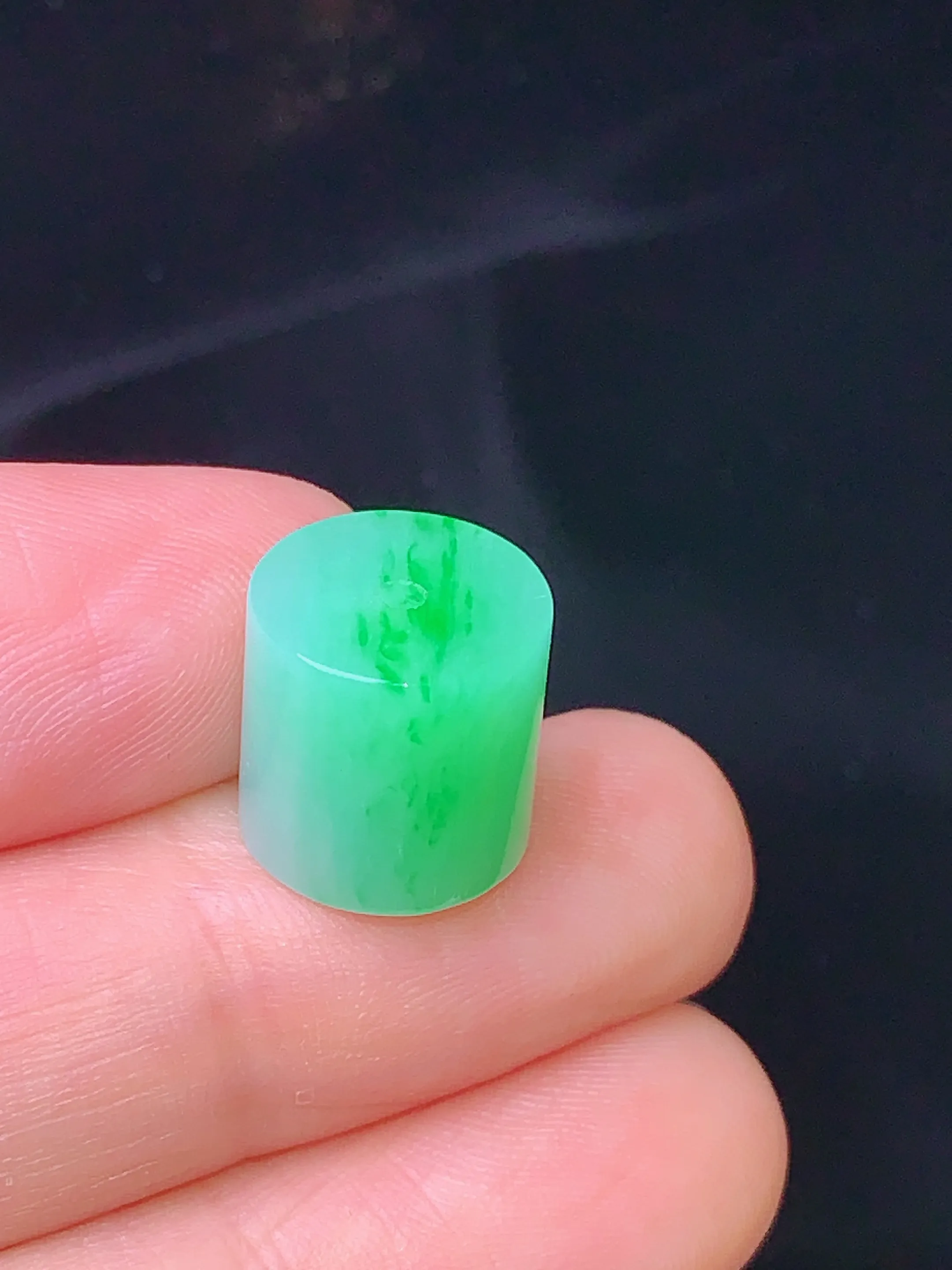 翠绿路路通吊坠 玉质细腻 色泽清新艳丽 整体尺寸11*11*10.8