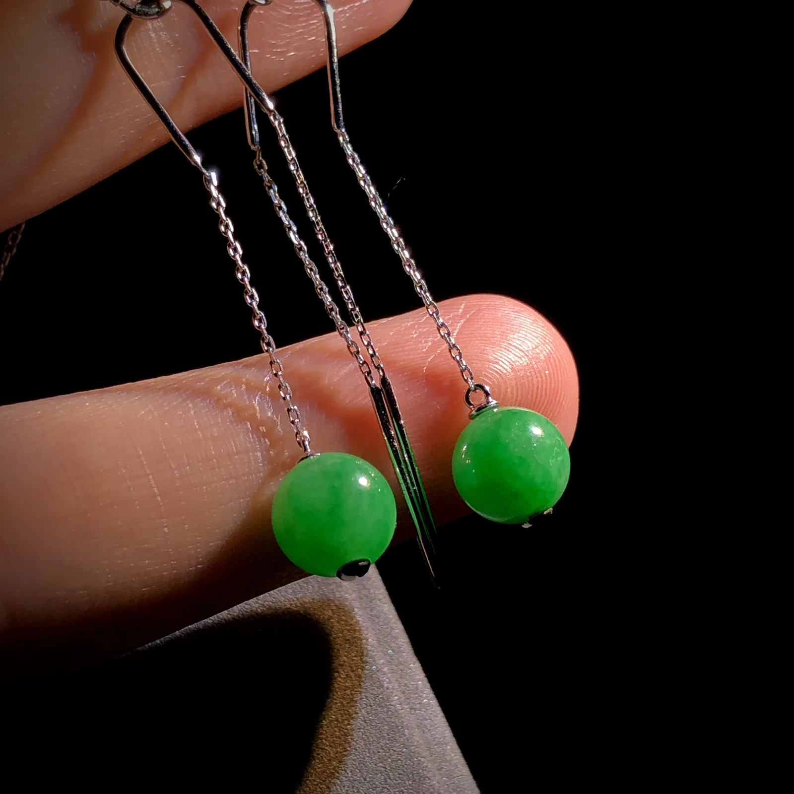 绿珠子耳线耳坠，直径7.8mm，18K金，