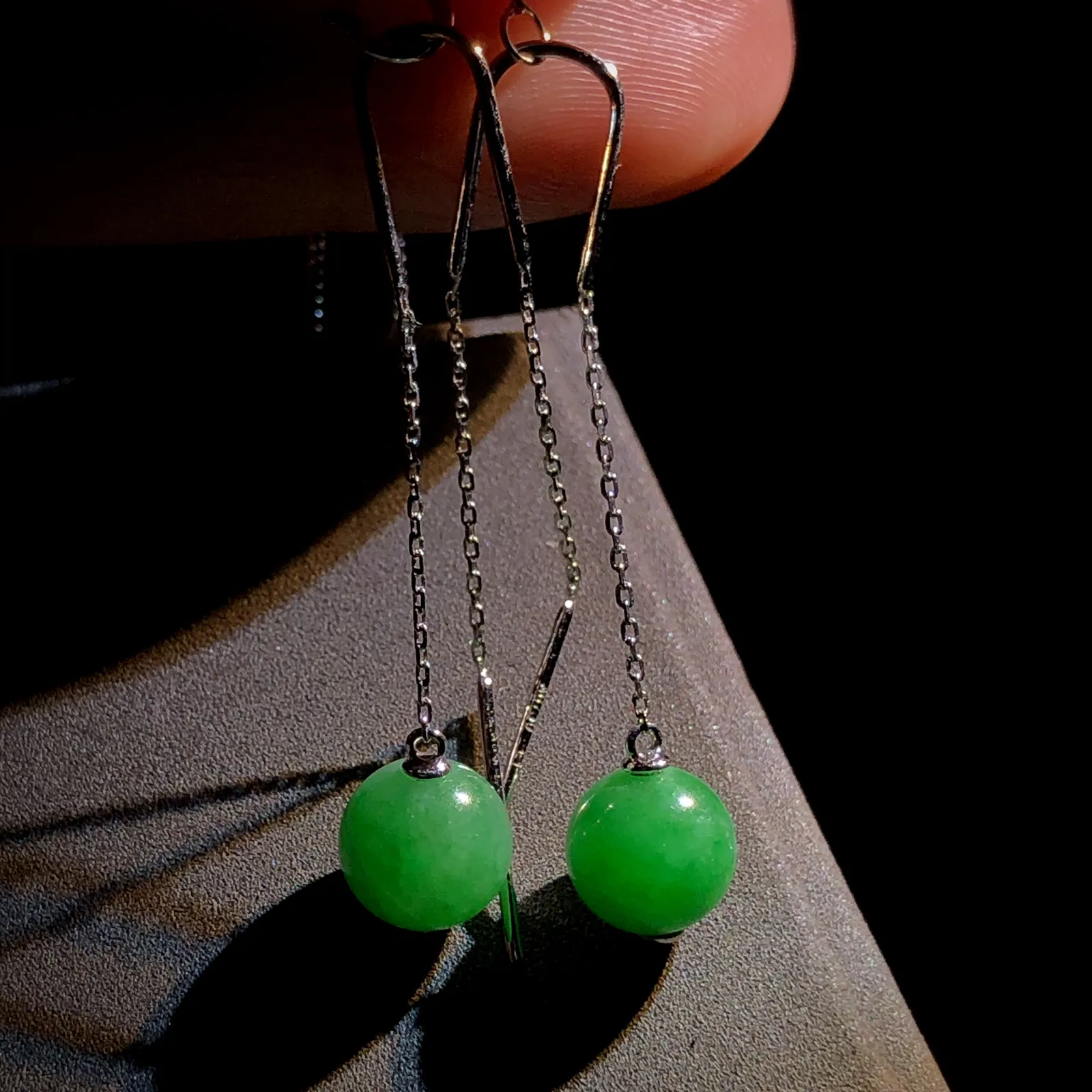 绿珠子耳线耳坠，直径7.8mm，18K金，