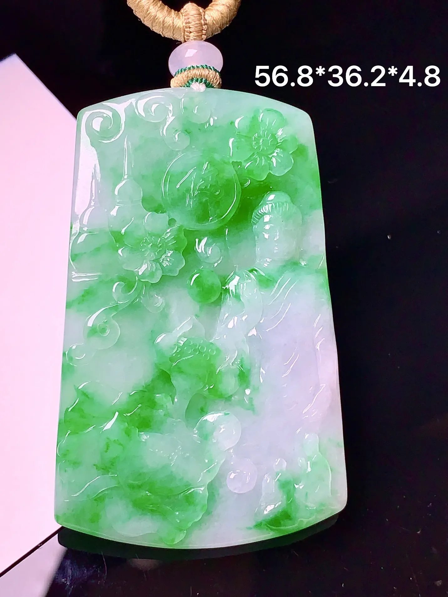 飘绿如来佛祖吊坠 玉质细腻 色泽清新艳丽 整体尺寸56.8*36.2*4.8