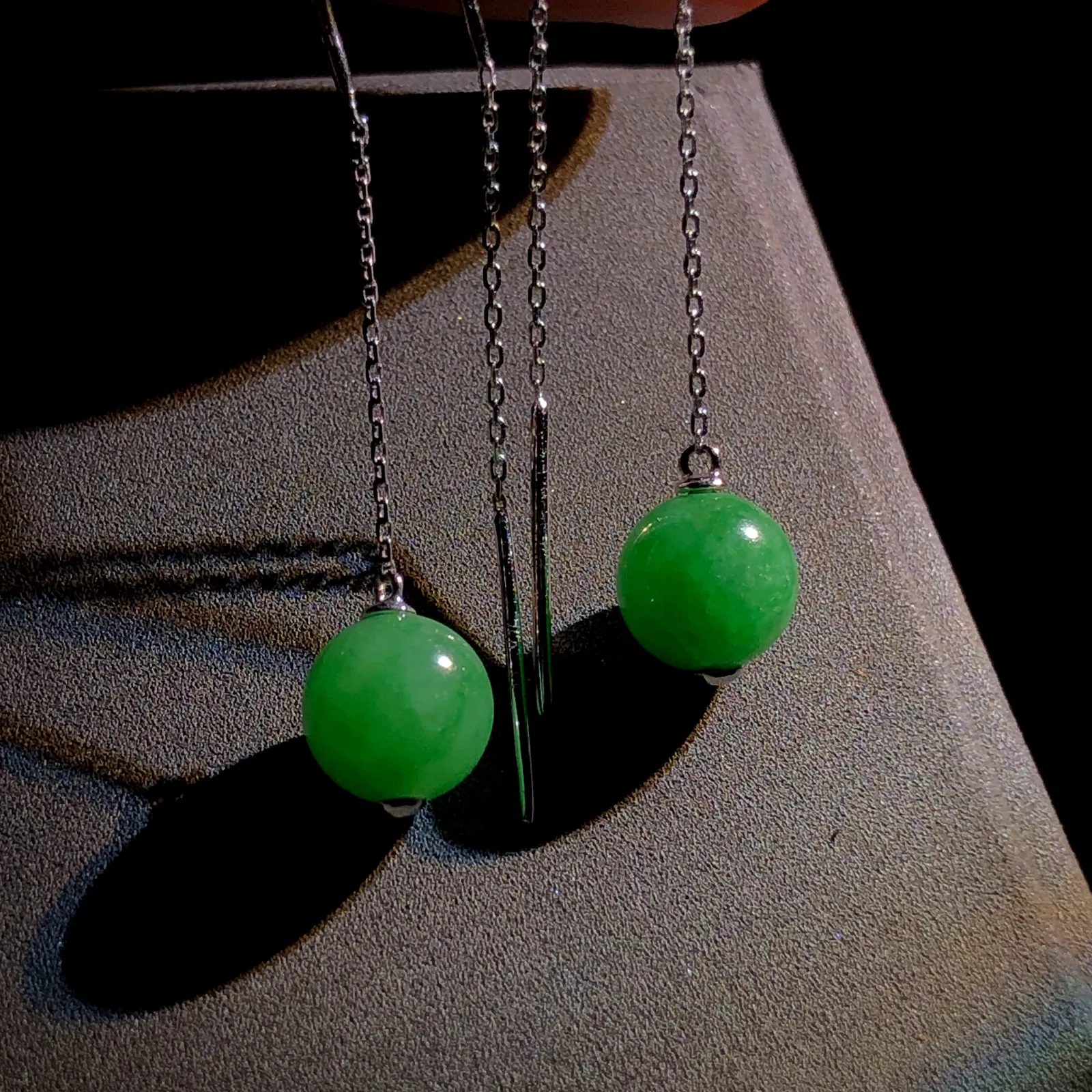 绿珠子耳线耳坠，直径7.8mm，18K金，