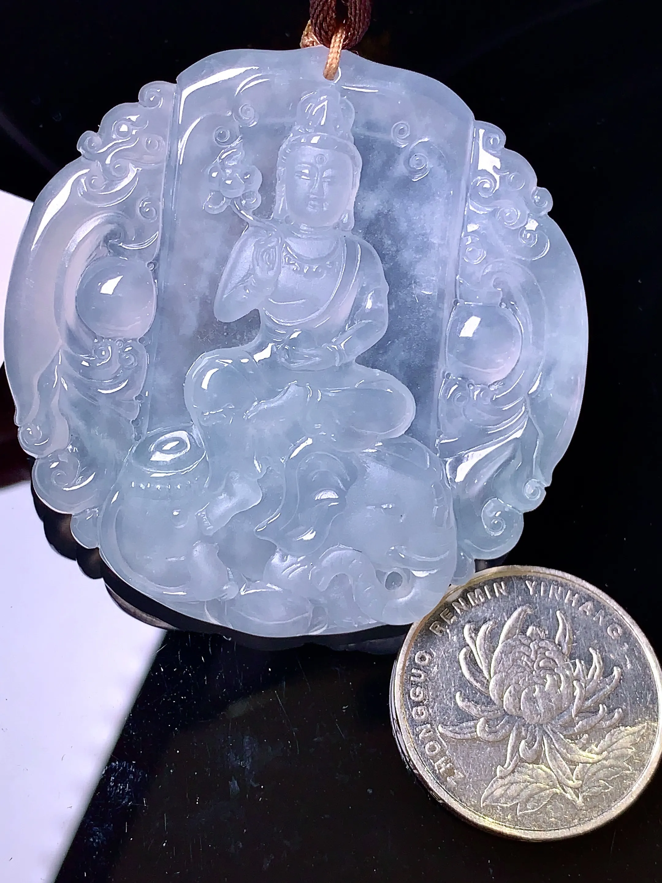 冰种普贤观音菩萨吊坠 玉质细腻 色泽清新艳丽 整体尺寸52.2*51.6*6