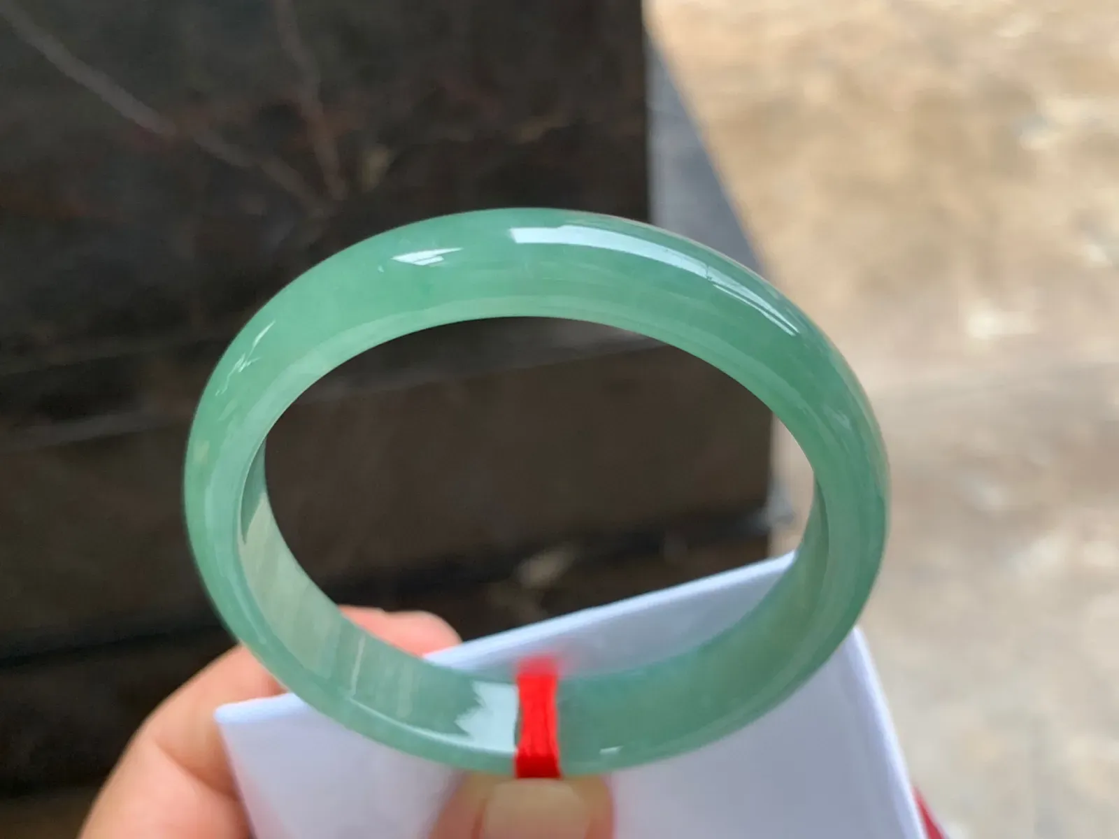 55-11.5-6.5mm
冰种晴绿手镯 油润细腻 颜色漂亮
