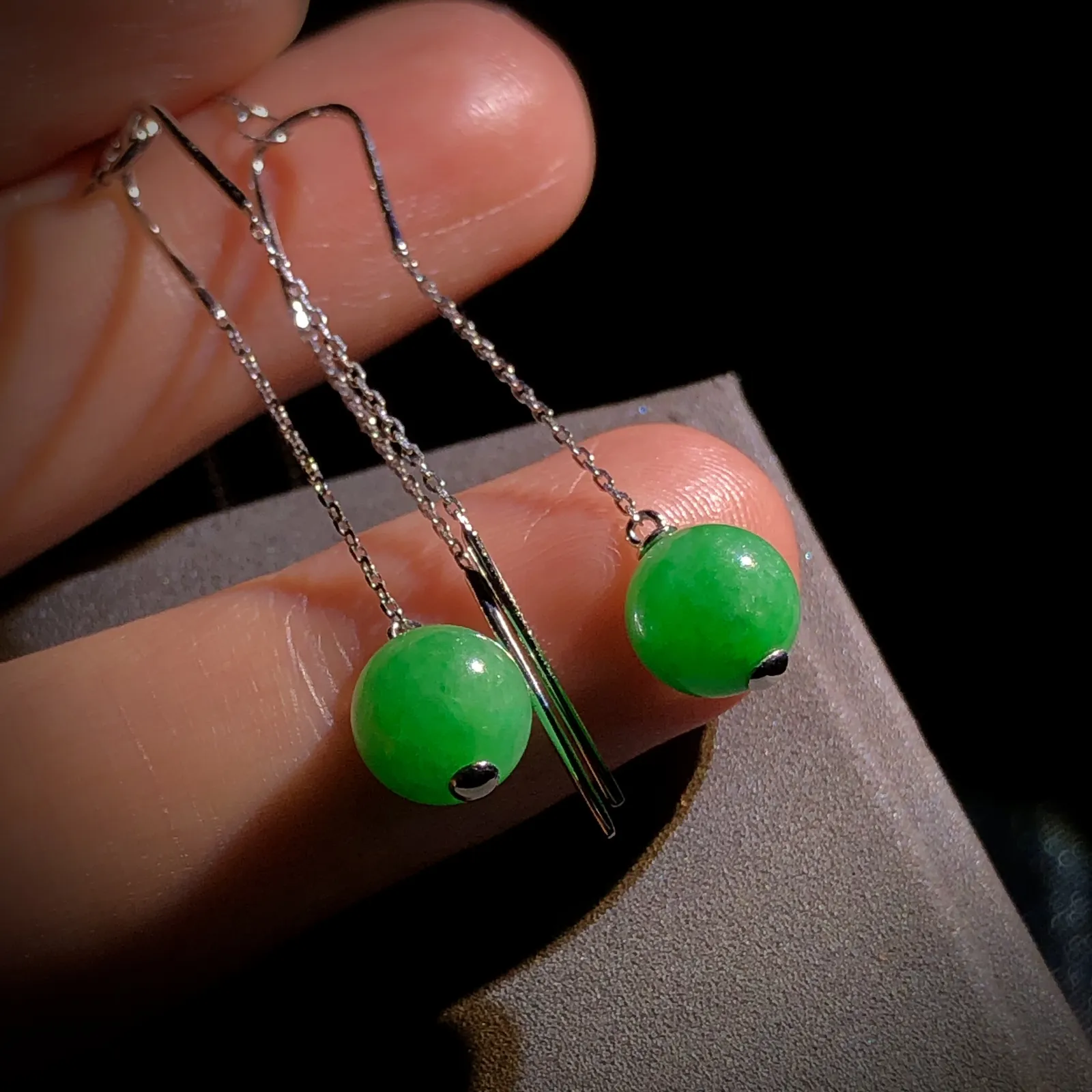 绿珠子耳线耳坠，直径7.8mm，18K金，