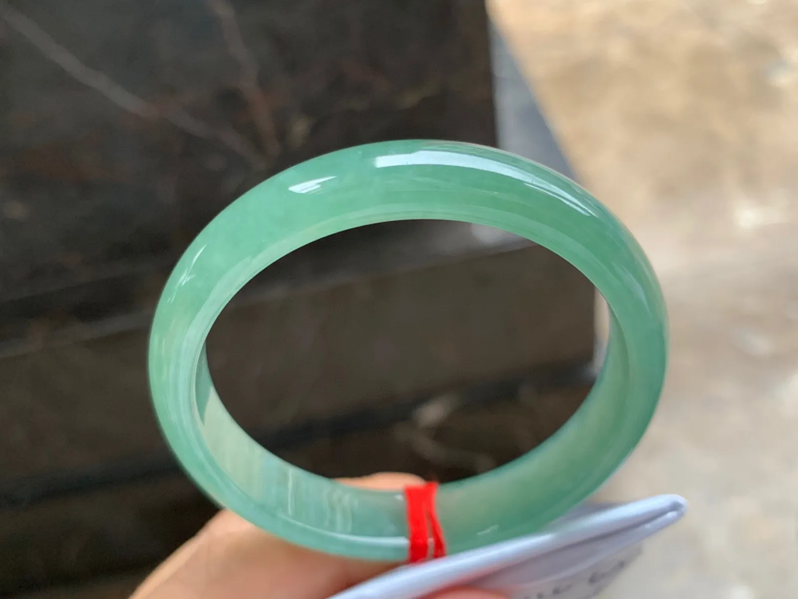55-11.5-6.5mm
冰种晴绿手镯 油润细腻 颜色漂亮