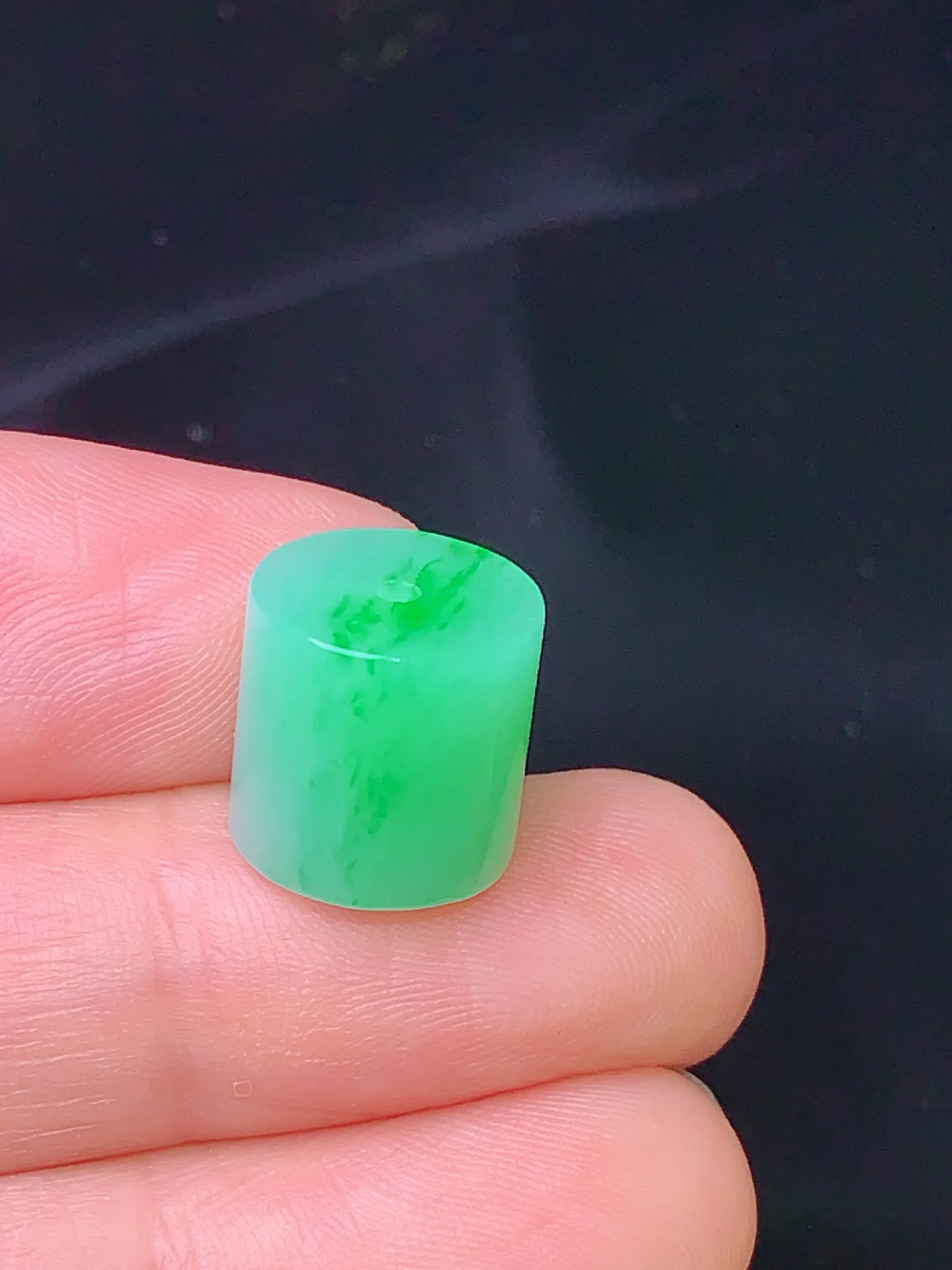翠绿路路通吊坠 玉质细腻 色泽清新艳丽 整体尺寸11*11*10.8