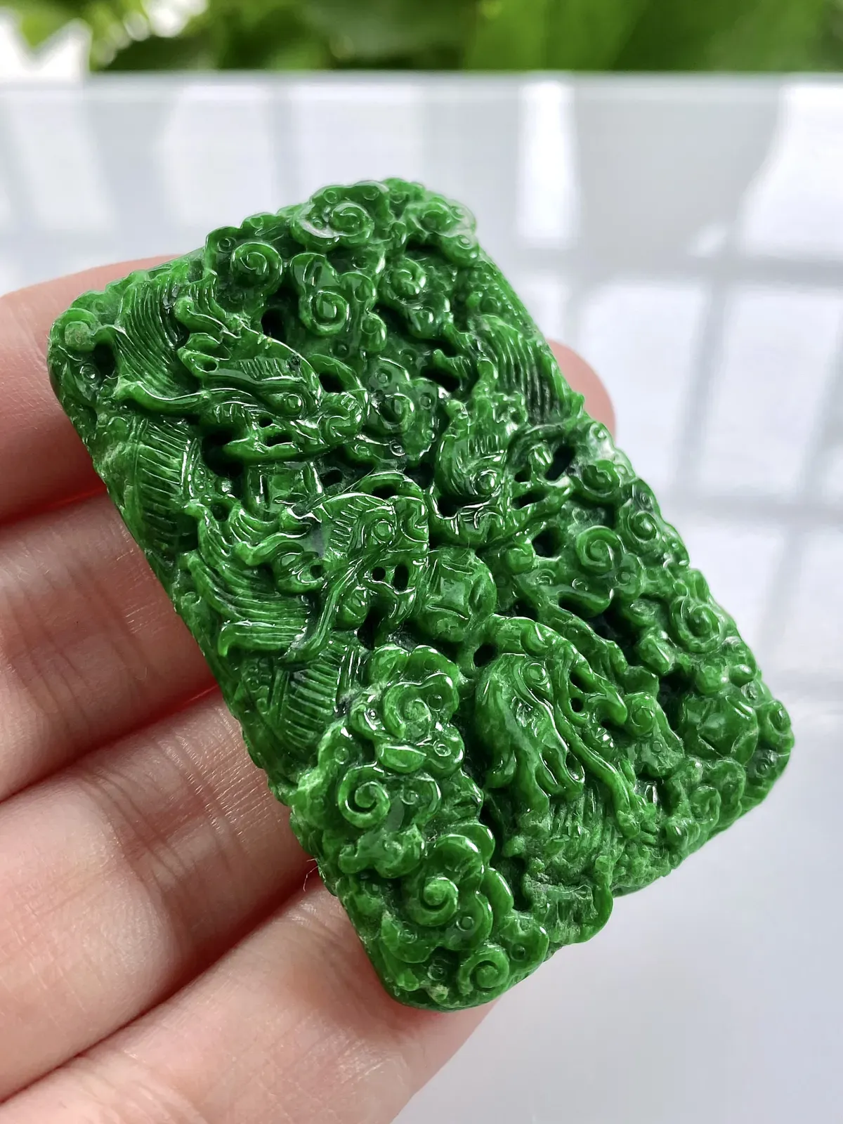 缅甸天然翡翠A货，大师工艺精雕水润满绿辣绿九龙牌吊坠挂件，尺寸：58/37.2/9.2mm重量：46.88g