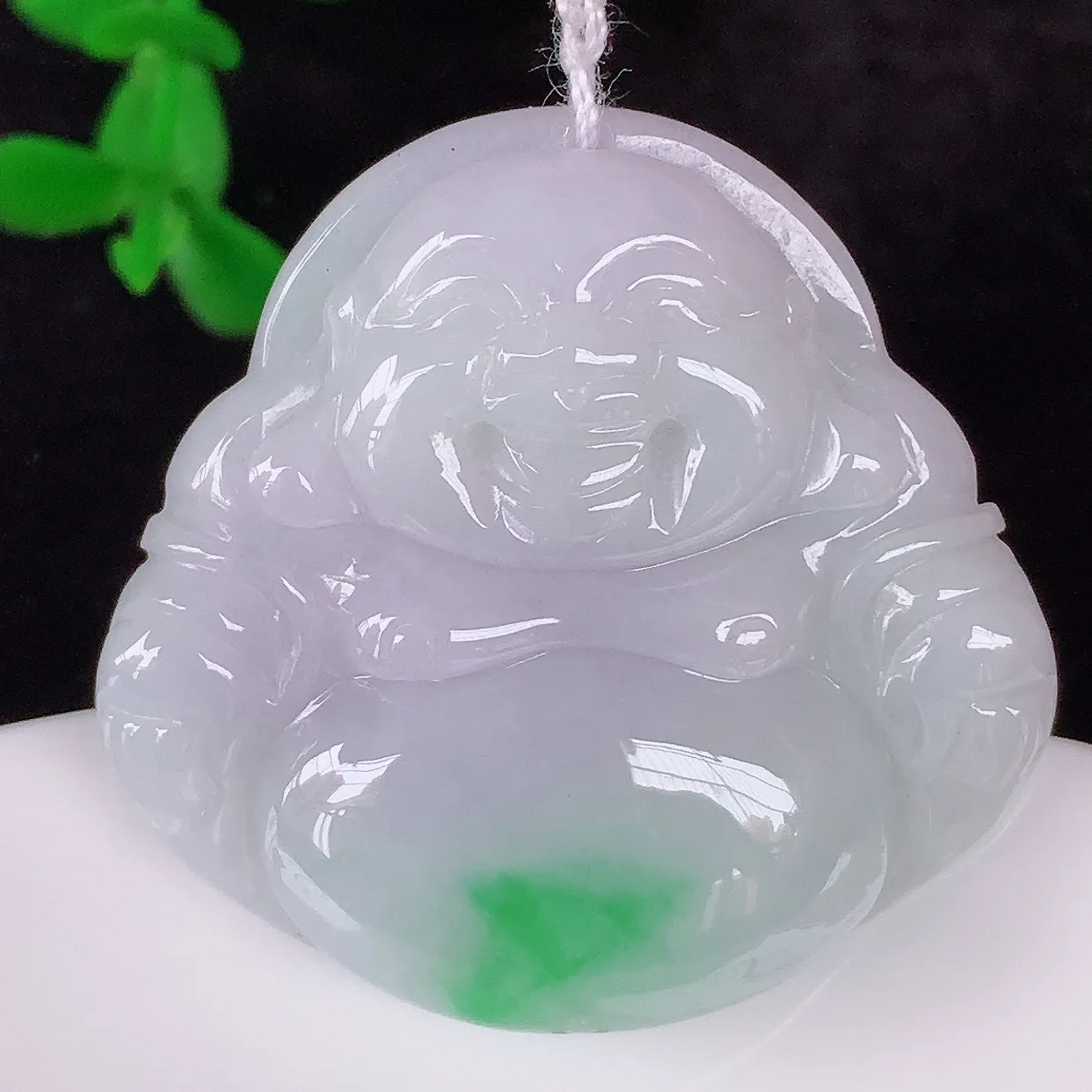 自然光实拍，冰润冰糯种春彩翡翠佛公吊坠，饱满， 佛公亦保平安，寓意有福（佛公）相伴，配戴优雅迷人！#46.24