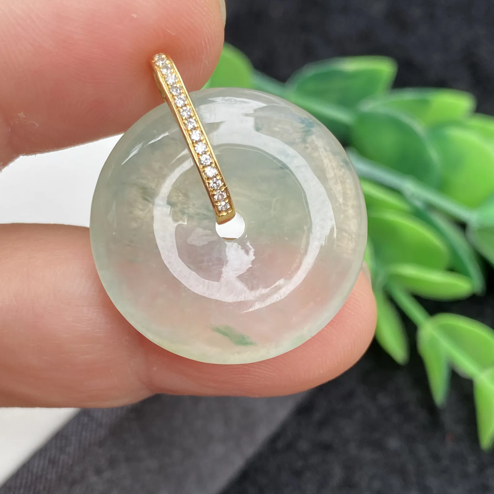 推荐【高冰黄飘花平安扣】天然高冰黄，朝冰透，飘绿花，细腻，品相超佳，29*25*5.8