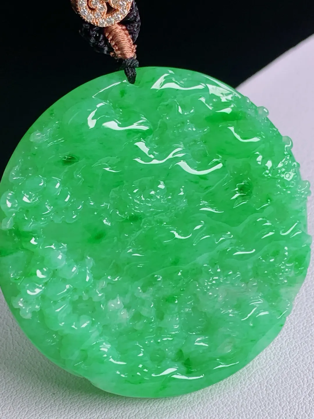 阳绿山水牌 色泽浓艳 莹润光洁 顺风顺水 完美
尺寸:51.9-5.2mm