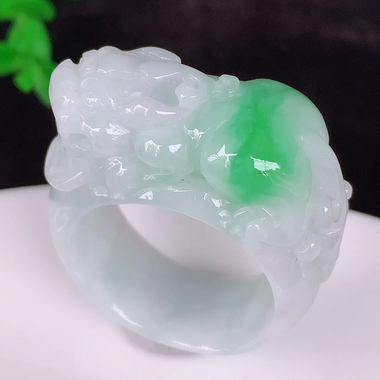 自然光实拍，冰润冰糯种飘阳绿翡翠招财貔貅20.5mm内径翡翠扳指，冰润指环，玉扳指，财源滚滚，玉质细腻起胶，23圈口，种水好！#1.24