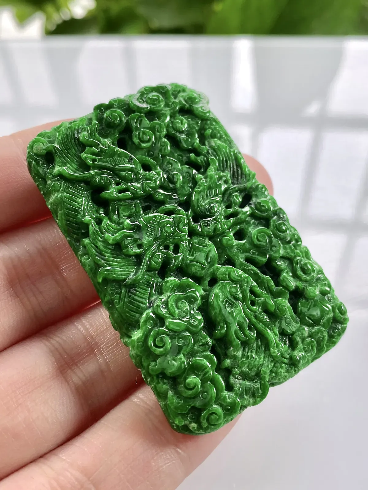 缅甸天然翡翠A货，大师工艺精雕水润满绿辣绿九龙牌吊坠挂件，尺寸：58/37.2/9.2mm重量：46.88g
