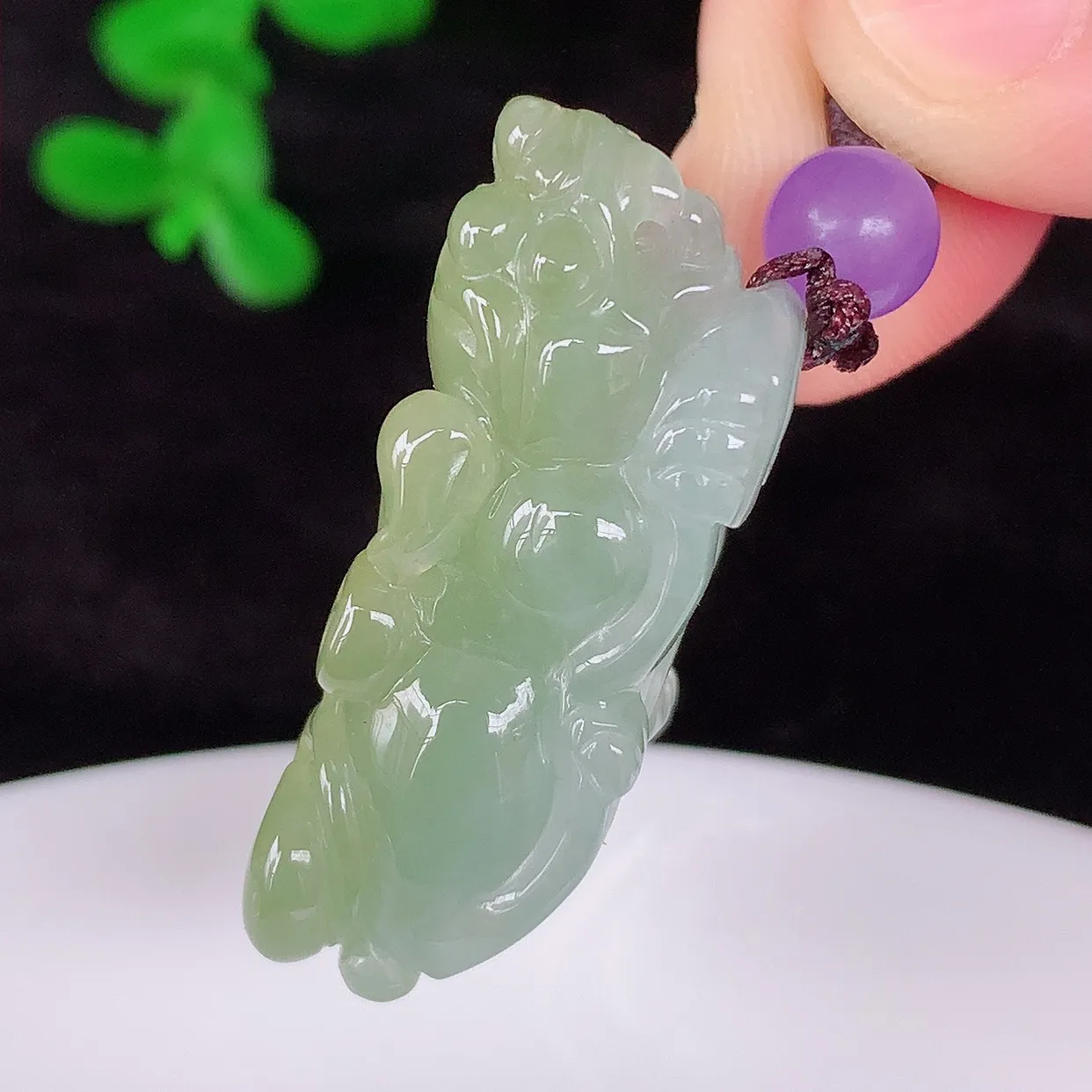 自然光实拍，冰润冰糯种黄翡翡翠招财貔貅吊坠，民间有“一摸貔貅运程旺盛，再摸貔貅财运滚滚，三摸貔貅平步青云 ”的美好祝愿。#57.24
