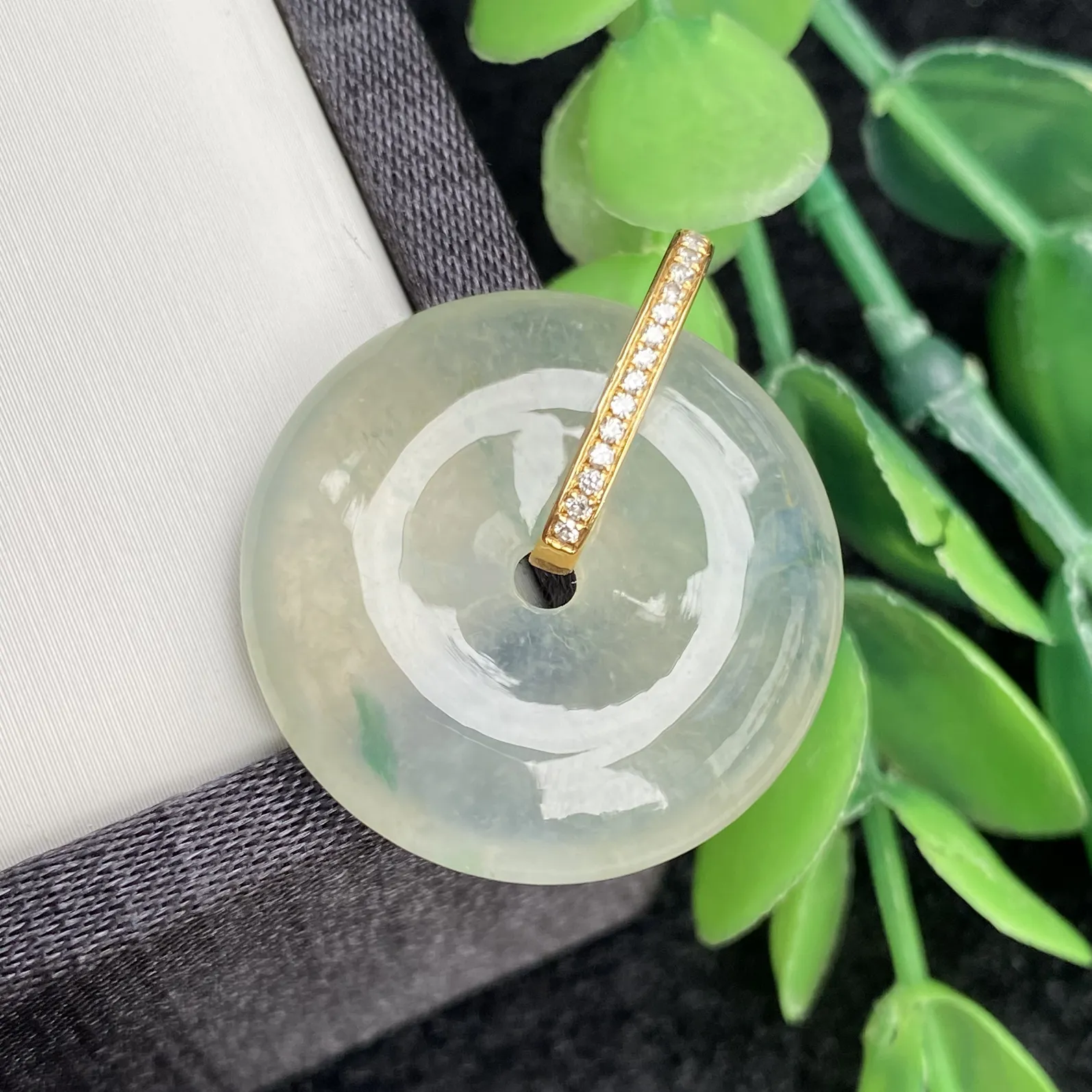 推荐【高冰黄飘花平安扣】天然高冰黄，朝冰透，飘绿花，细腻，品相超佳，29*25*5.8
