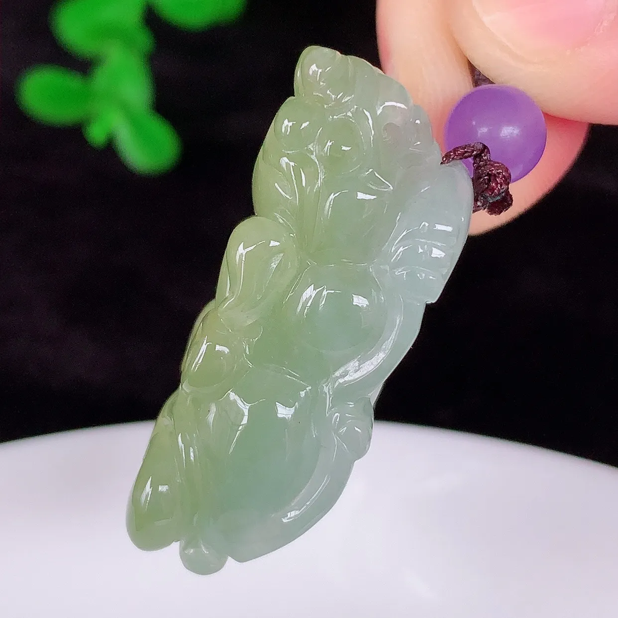 自然光实拍，冰润冰糯种黄翡翡翠招财貔貅吊坠，民间有“一摸貔貅运程旺盛，再摸貔貅财运滚滚，三摸貔貅平步青云 ”的美好祝愿。#57.24