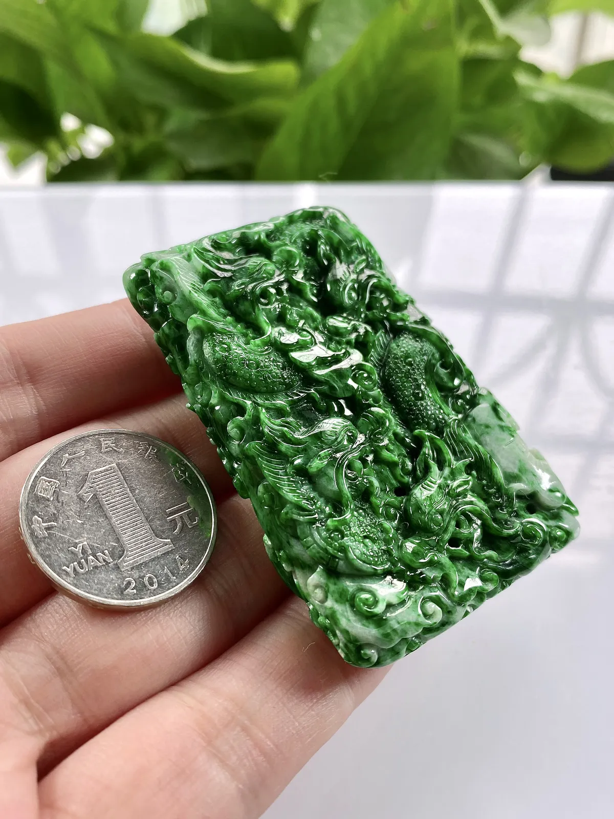 缅甸天然翡翠A货，大师工艺精雕水润满绿辣绿九龙牌吊坠挂件，尺寸：65.3/42.5/12.8mm重量：80.55g