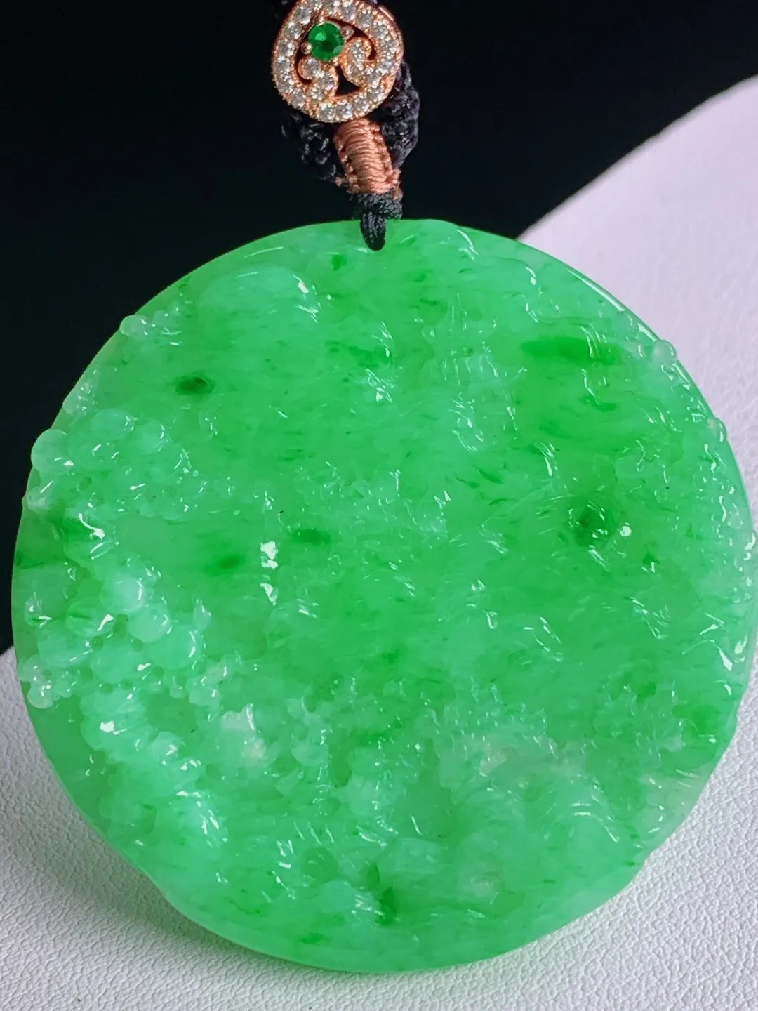 阳绿山水牌 色泽浓艳 莹润光洁 顺风顺水 完美
尺寸:51.9-5.2mm